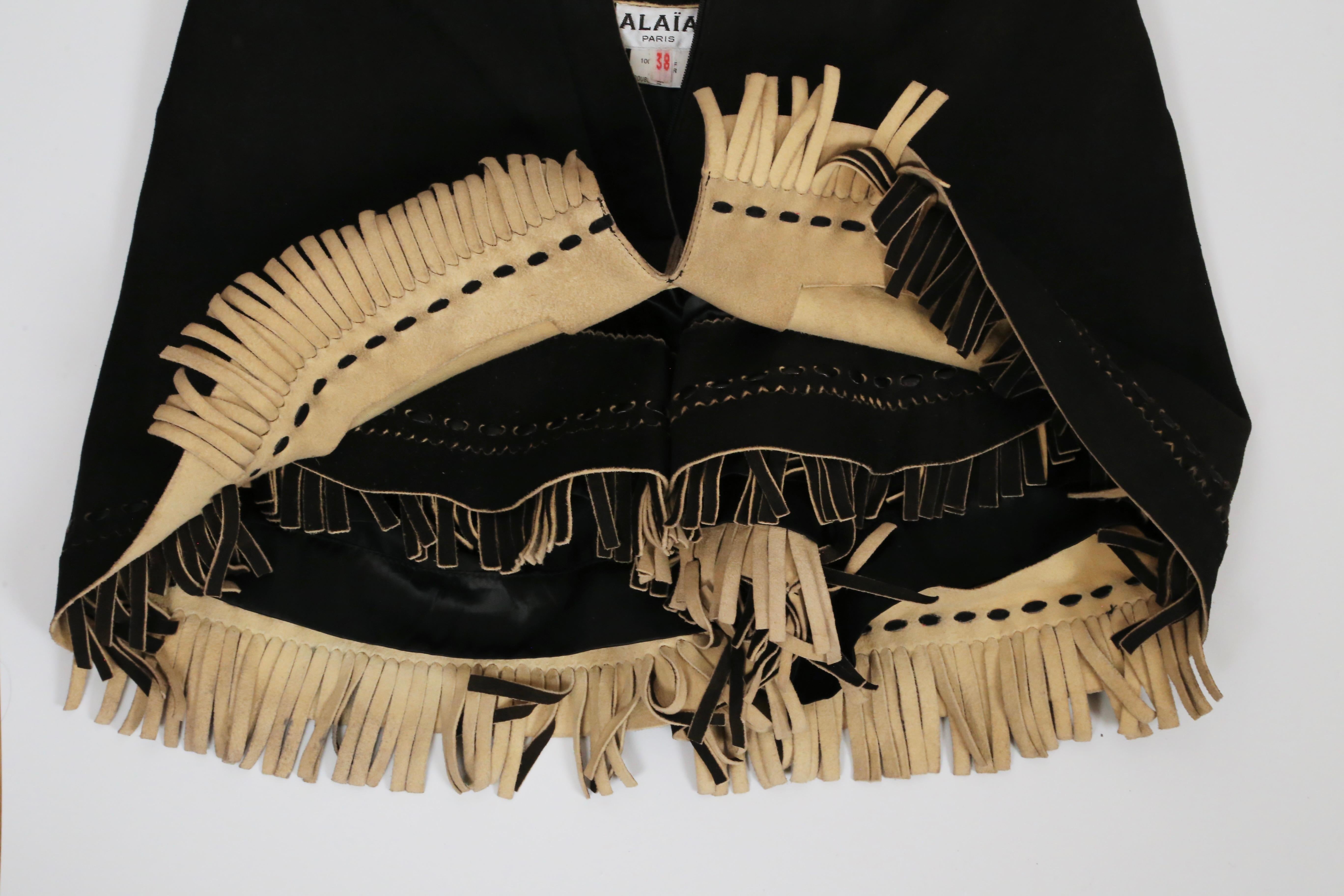 AZZEDINE ALAIA anni '80, giacca in pelle di cervo scamosciata marrone scuro e pantaloncini con frange in vendita 12