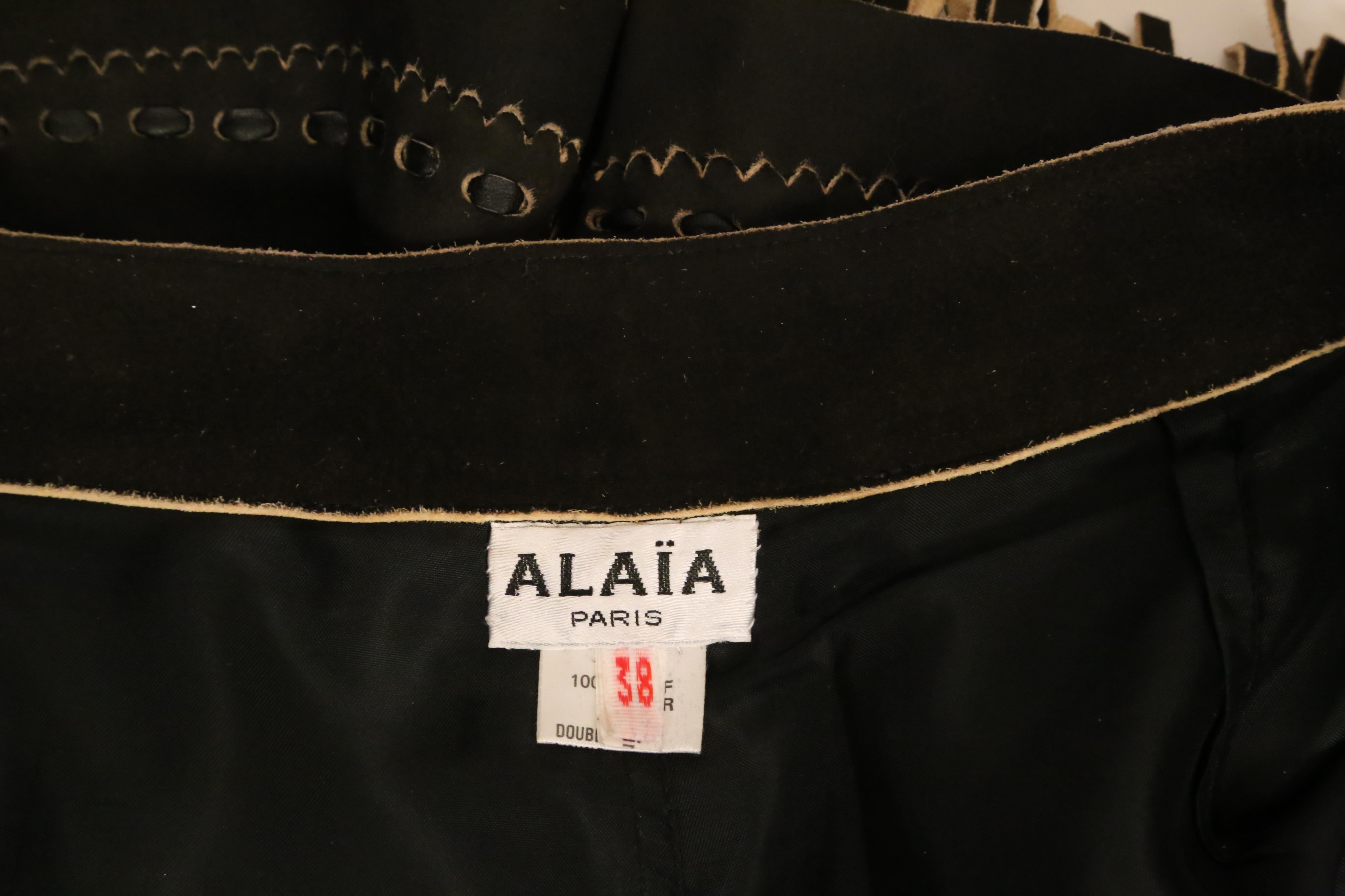 AZZEDINE ALAIA anni '80, giacca in pelle di cervo scamosciata marrone scuro e pantaloncini con frange in vendita 13