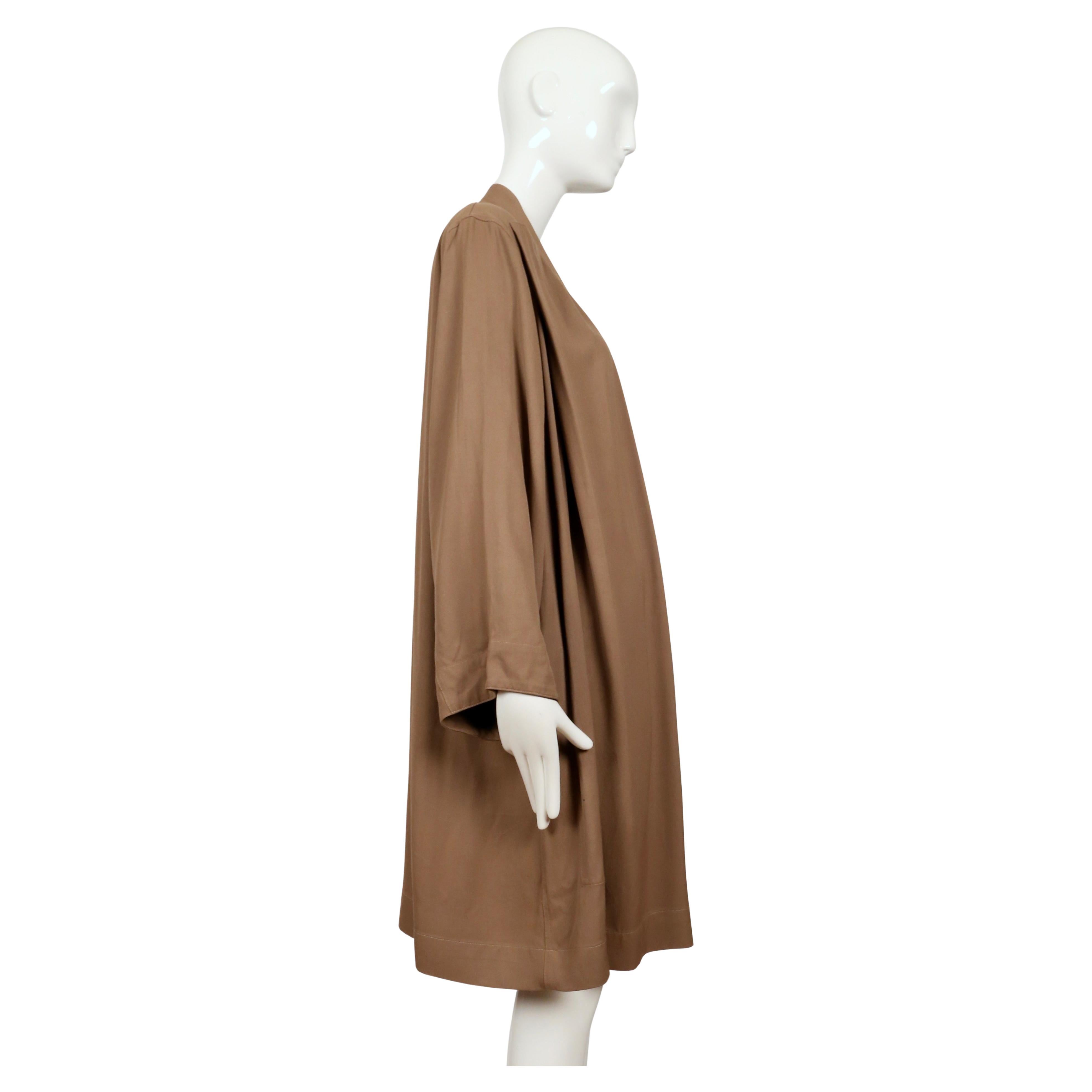 1980's AZZEDINE ALAIA taupe swing coat In condizioni buone in vendita a San Fransisco, CA