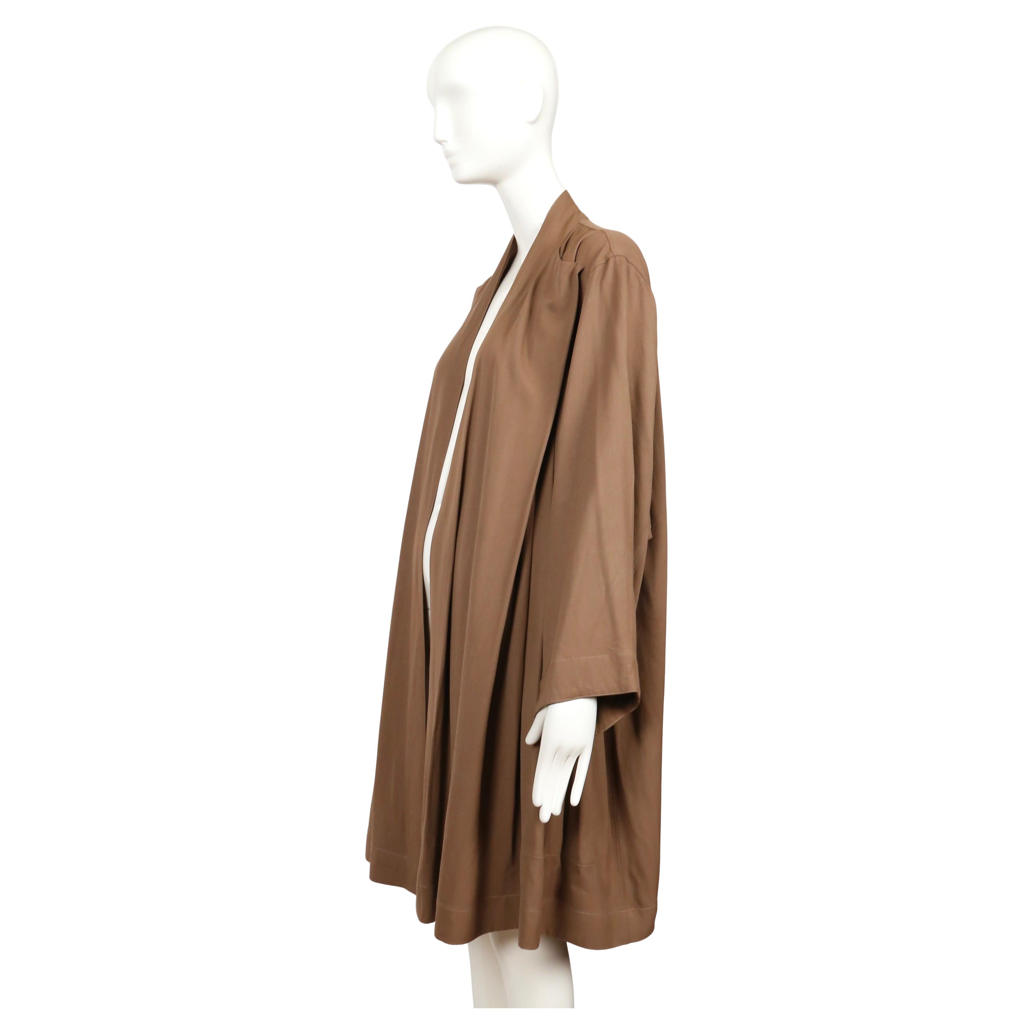 da uomo o donna 1980's AZZEDINE ALAIA taupe swing coat in vendita