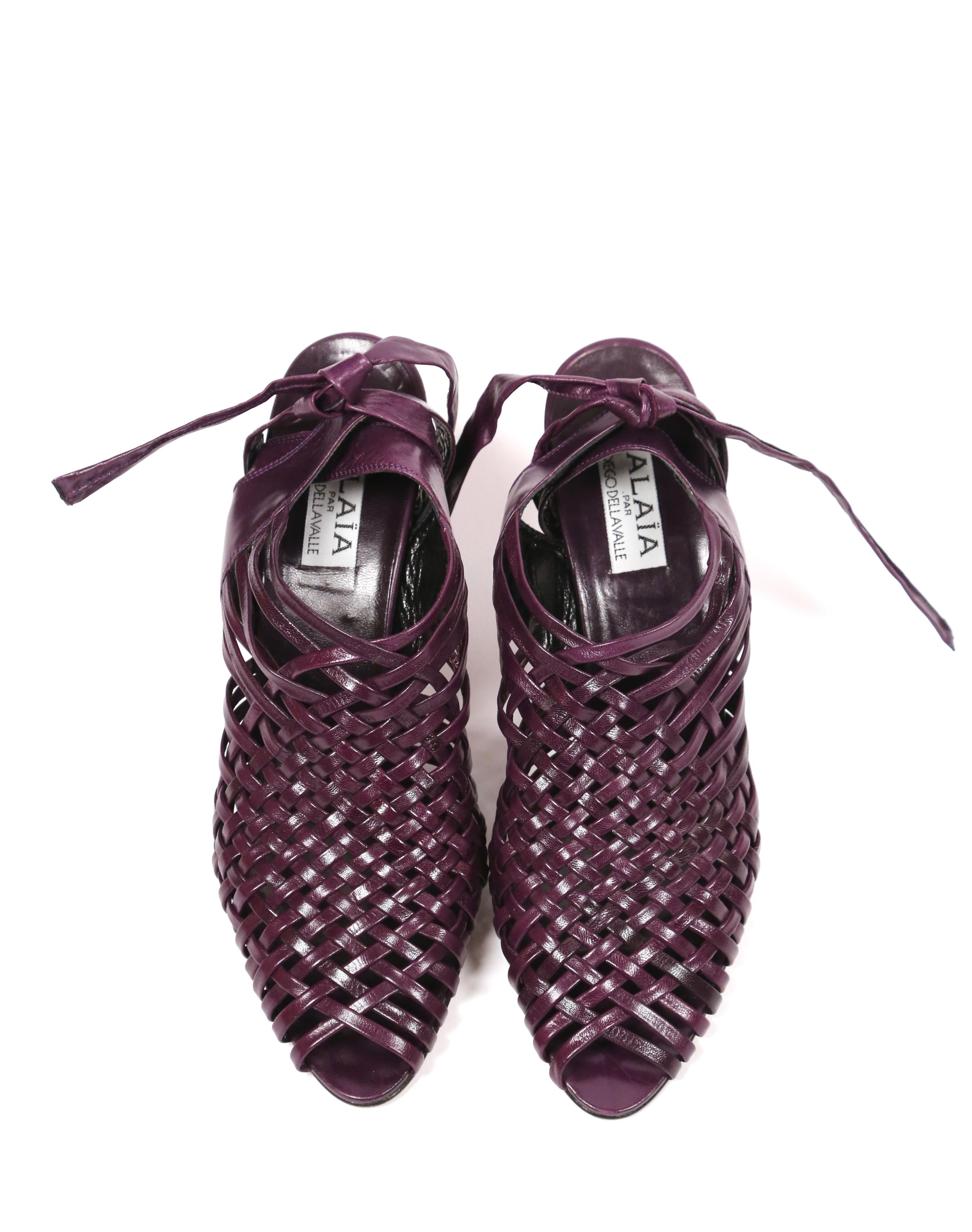 Noir AZZEDINE ALAÏA Chaussures à talons en cuir violet tissé avec lanières à la cheville, années 1980, neuves en vente