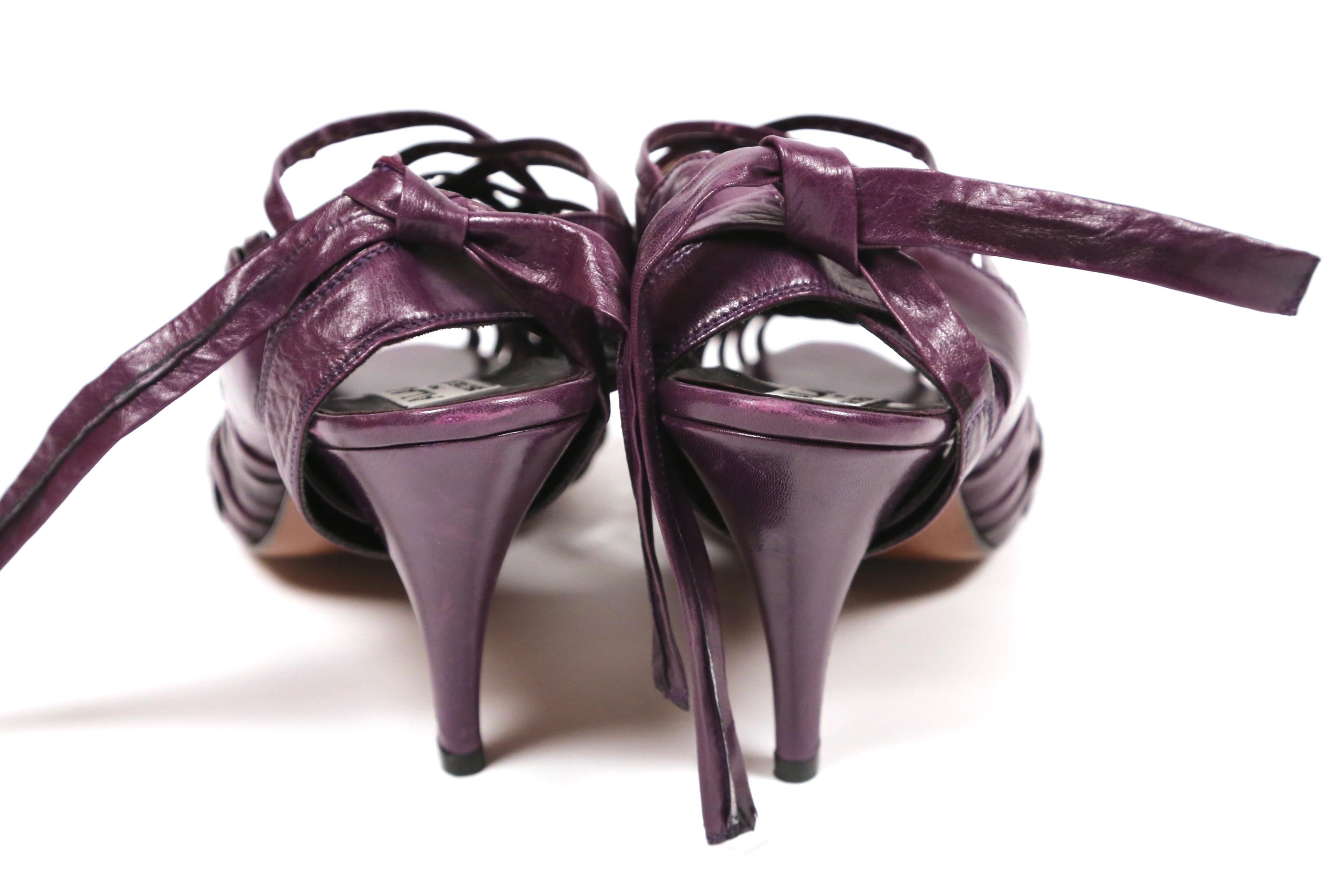 1980's AZZEDINE ALAIA woven purple leather heels with ankle straps - new In New Condition For Sale In San Fransisco, CA