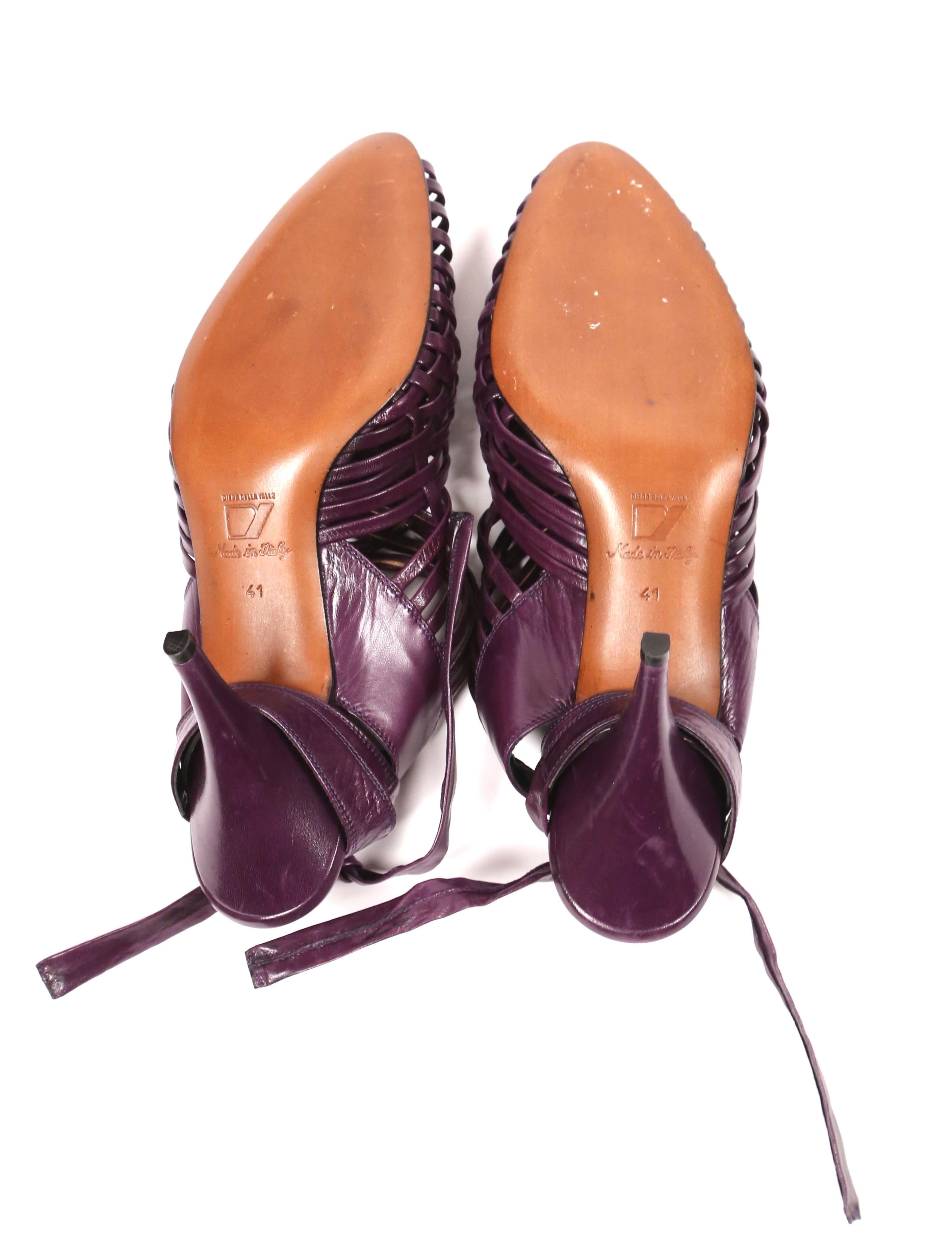 AZZEDINE ALAÏA Chaussures à talons en cuir violet tissé avec lanières à la cheville, années 1980, neuves Unisexe en vente