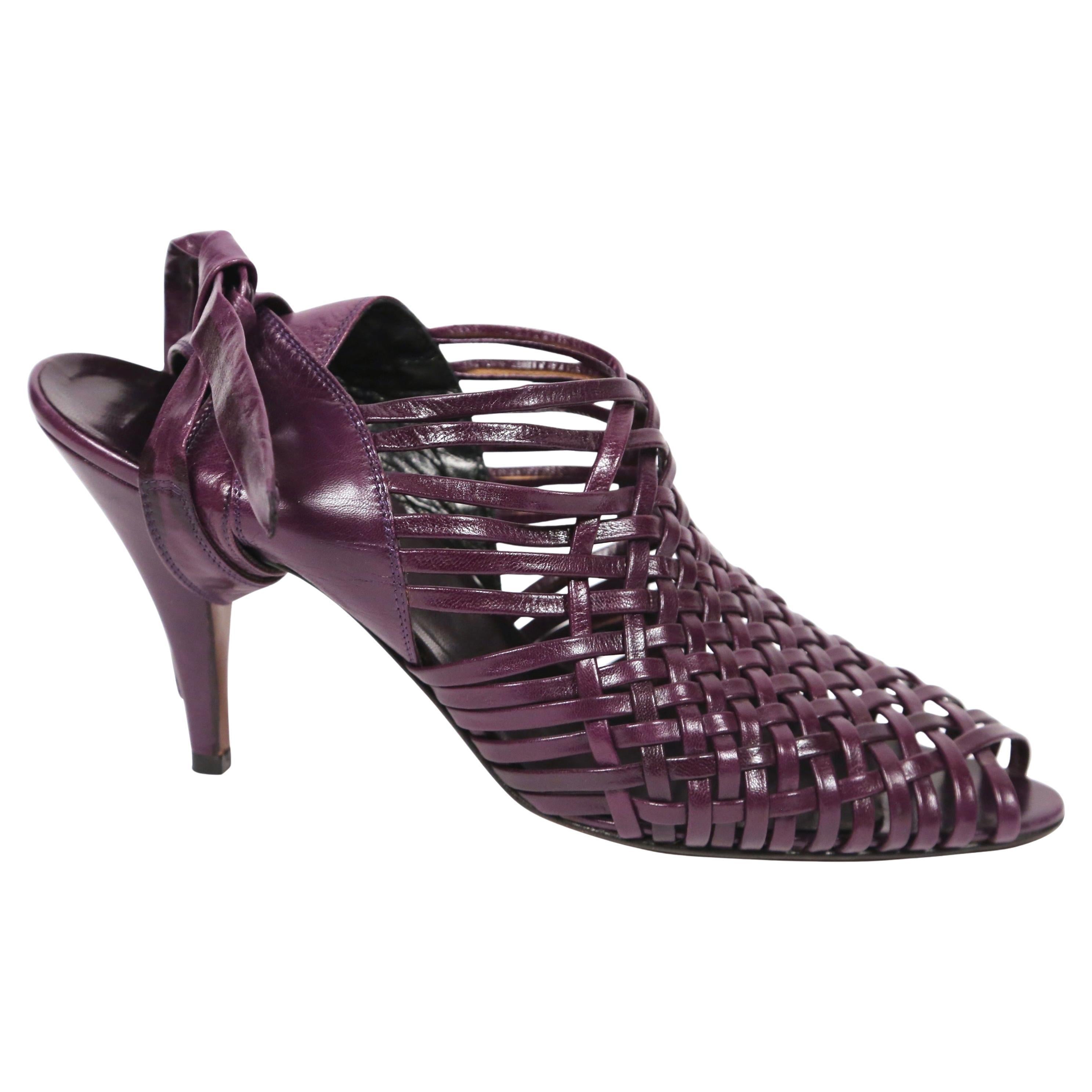 1980's AZZEDINE ALAIA gewebte lila Lederabsätze mit Knöchelriemen - neu im Angebot