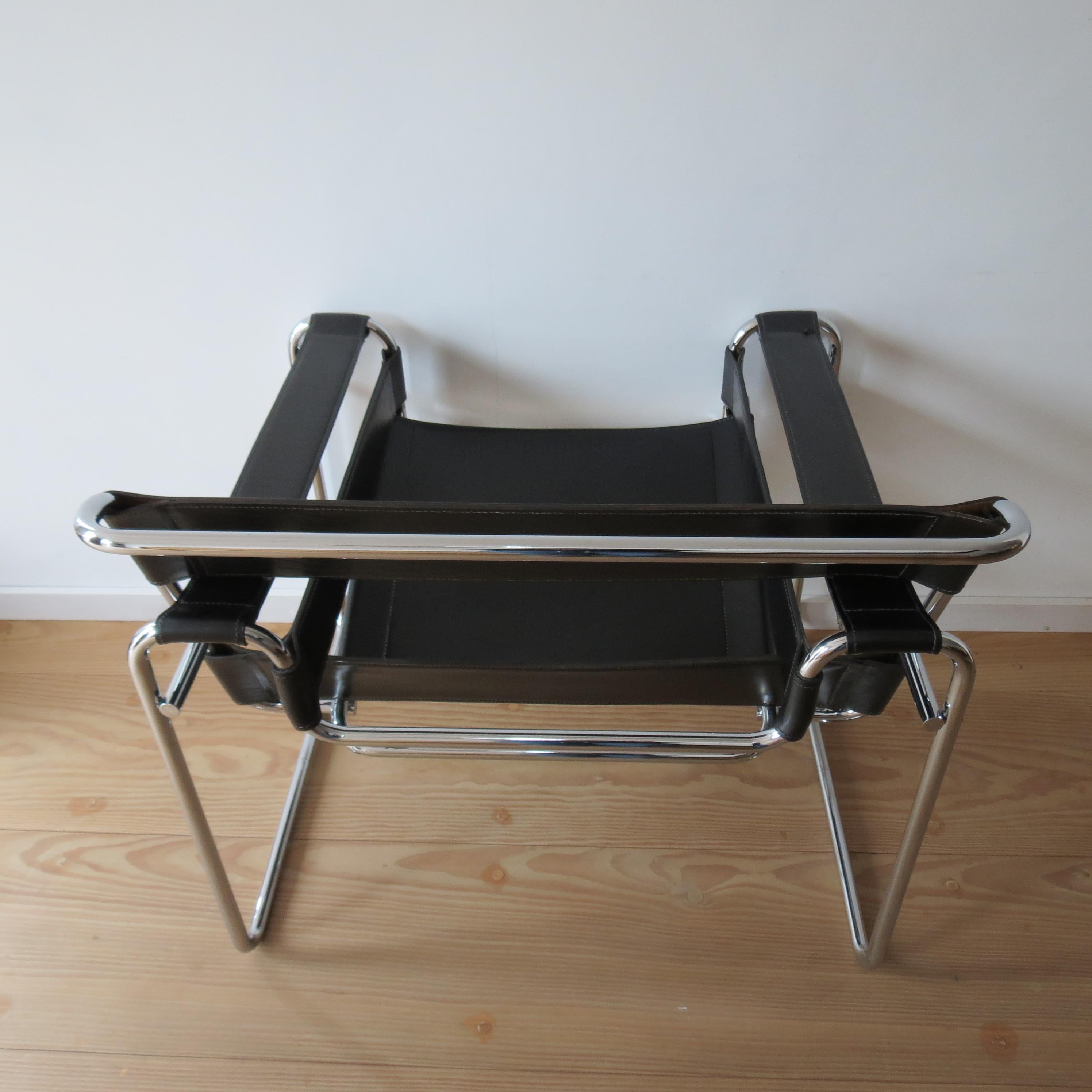 1980s B3 Wassily Chair Black Leather Marcel Breuer for Fasem, Italy, Bauhaus A 4