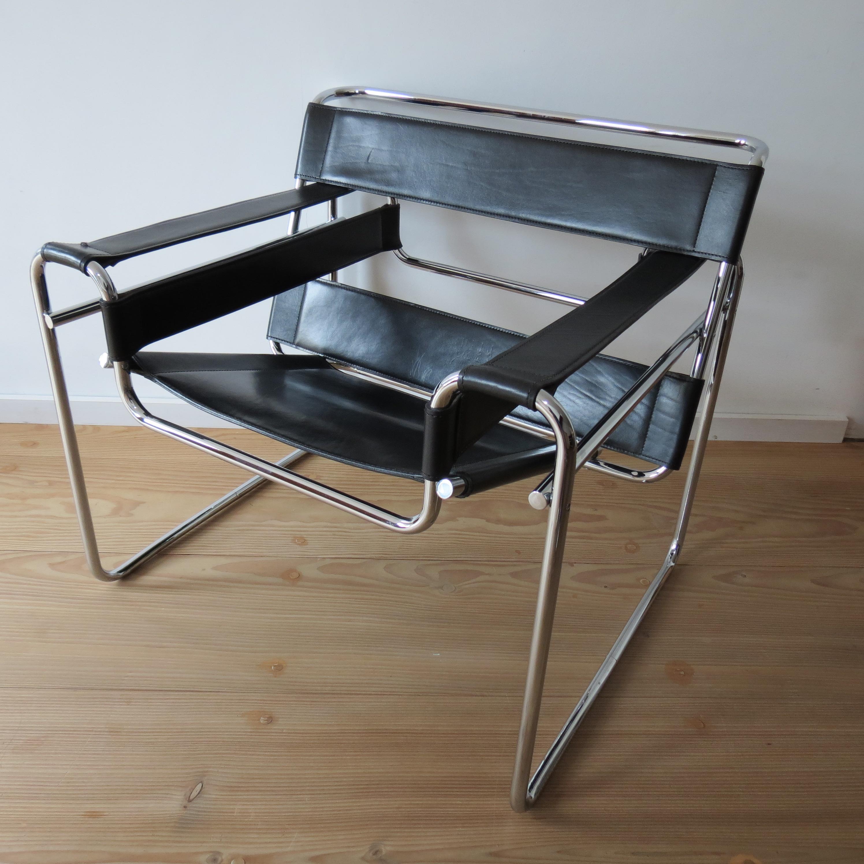 Machine-Made 1980s B3 Wassily Chair Black Leather Marcel Breuer for Fasem, Italy, Bauhaus A
