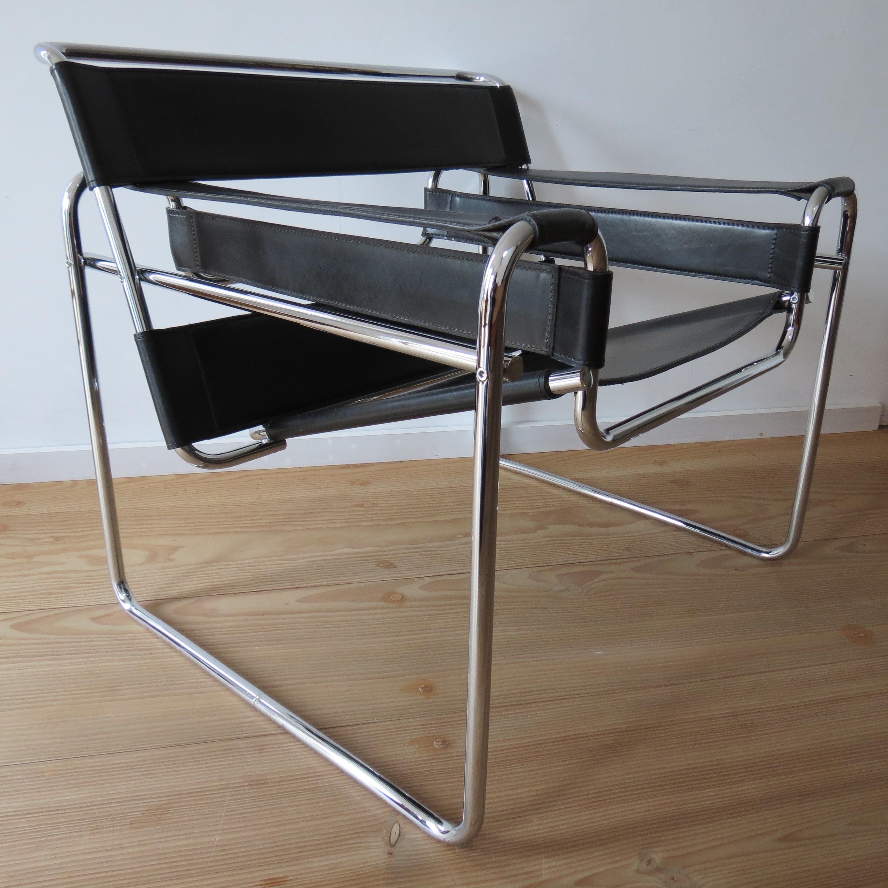 1980s B3 Wassily Chair Black Leather Marcel Breuer for Fasem, Italy, Bauhaus A In Good Condition In Stow on the Wold, GB