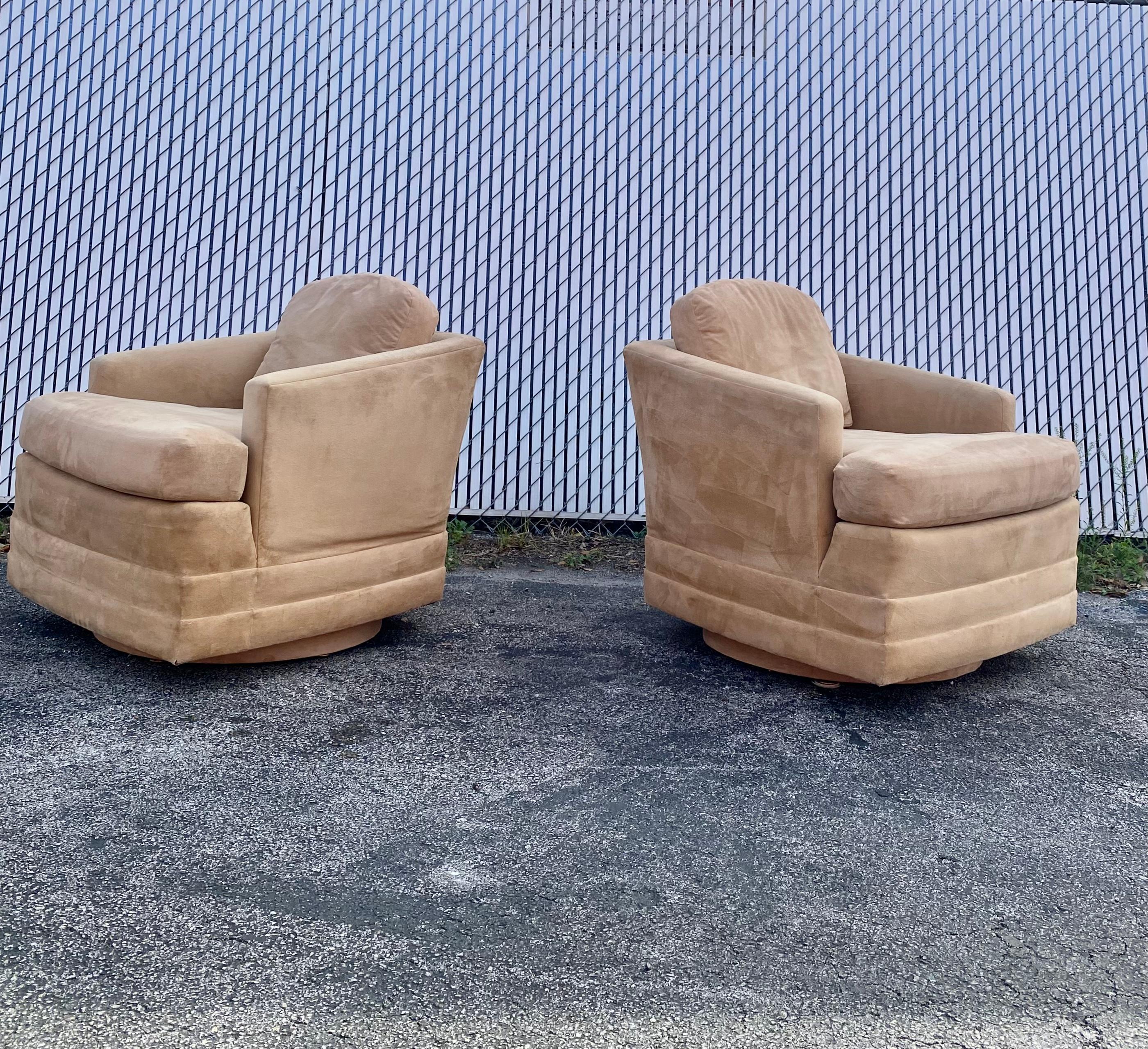 Mid-Century Modern Chaises pivotantes baril Baker Furniture des années 1990 en vente