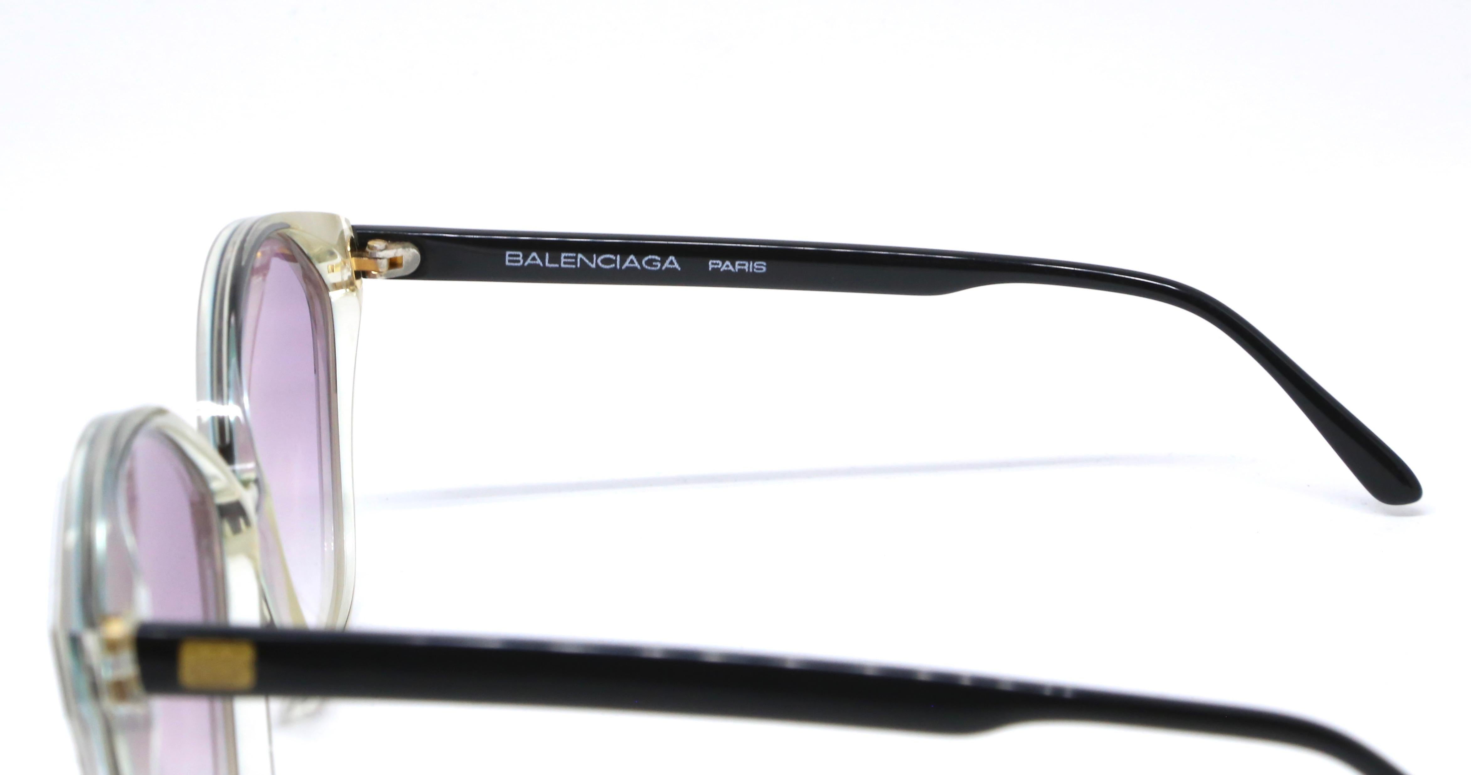 1980er BALENCIAGA Sonnenbrille aus schwarzem und weißem Kunststoff für Damen oder Herren im Angebot