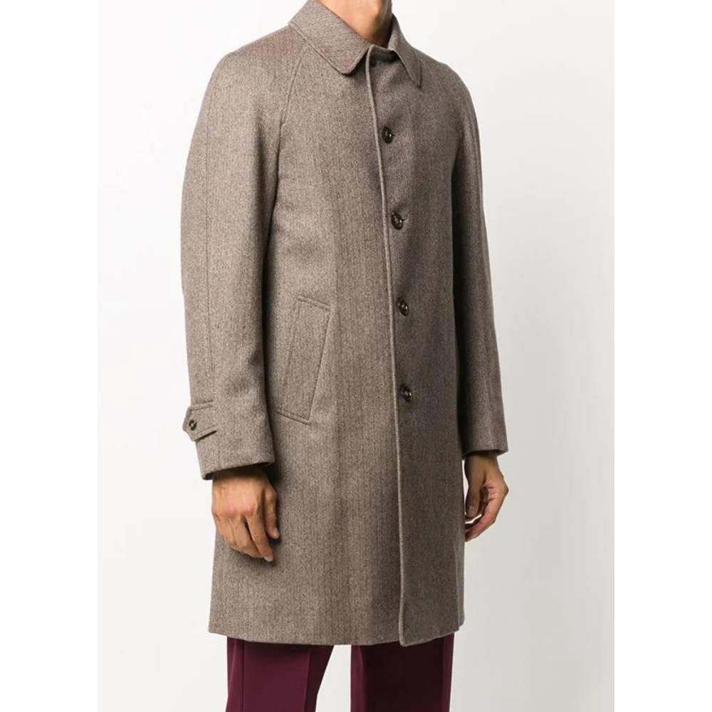 Ballarini light brown virgin wool herringbone coat. Featuring classic collar, front button fastening, long sleeves, button cuffs, side pockets, rear central vent and full lining. 
Years: 80s

Size: 46 IT/FR

Flat measurements

Height: 99 cm
Bust: 50