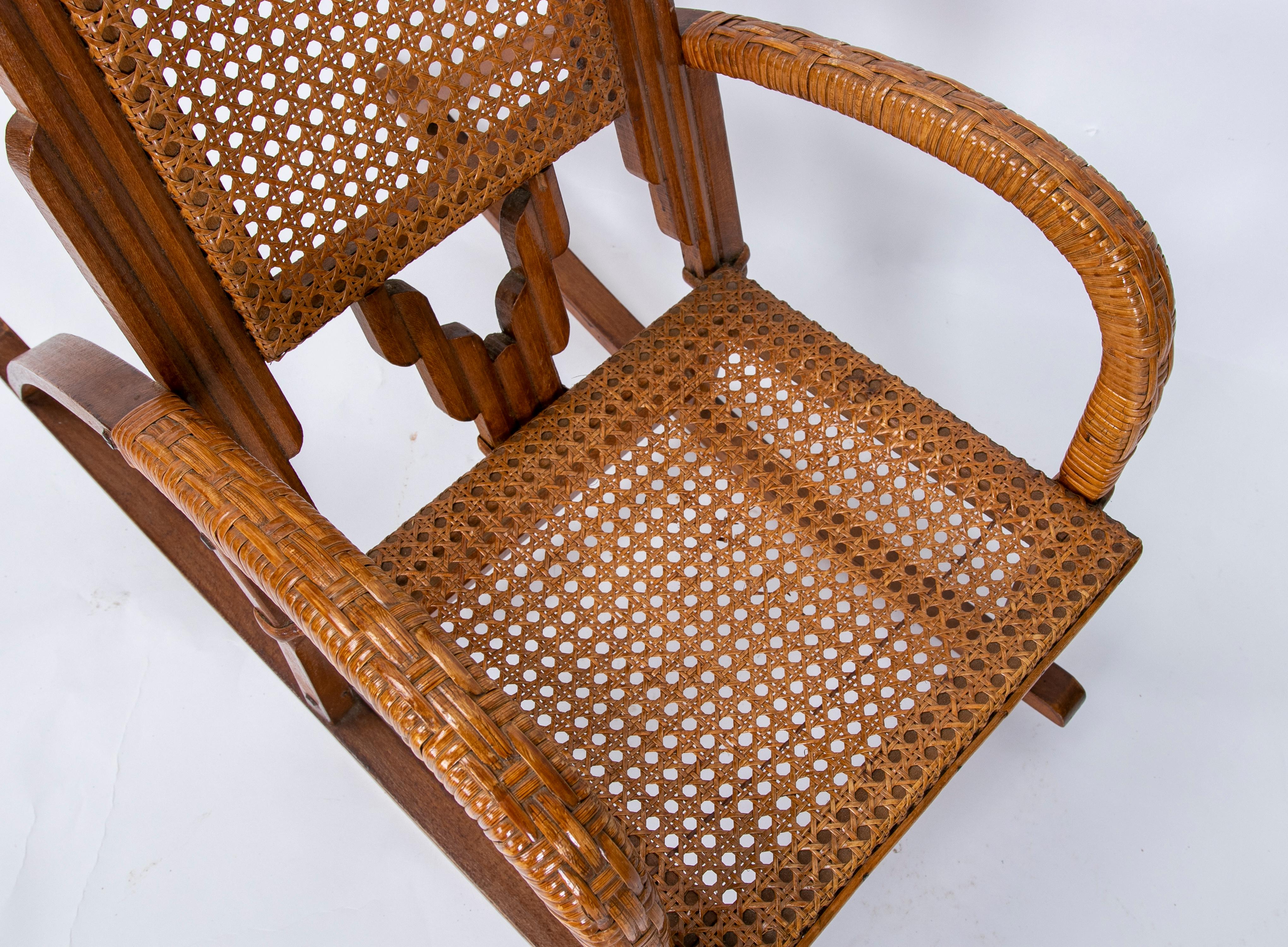 Chaise à bascule d'enfant des années 1980 en bambou, bois et osier en vente 8