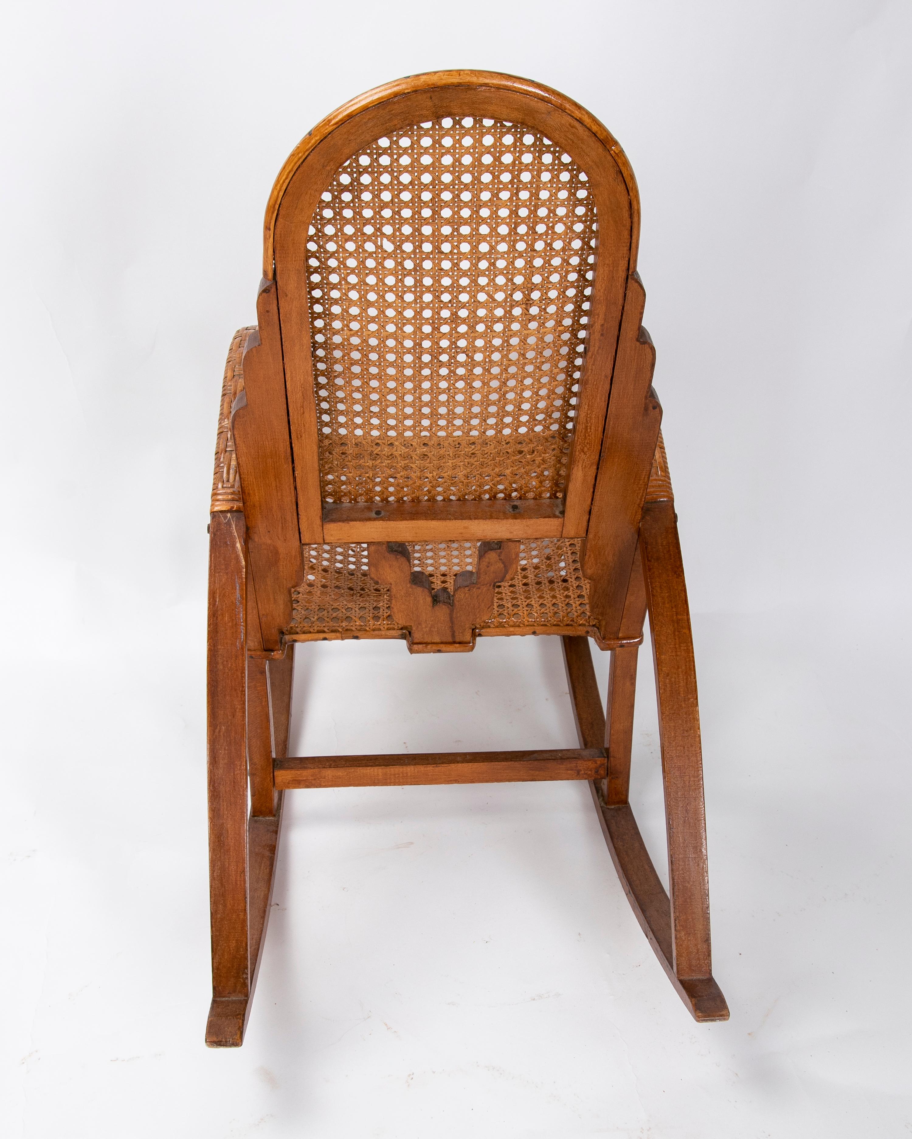 20ième siècle Chaise à bascule d'enfant des années 1980 en bambou, bois et osier en vente