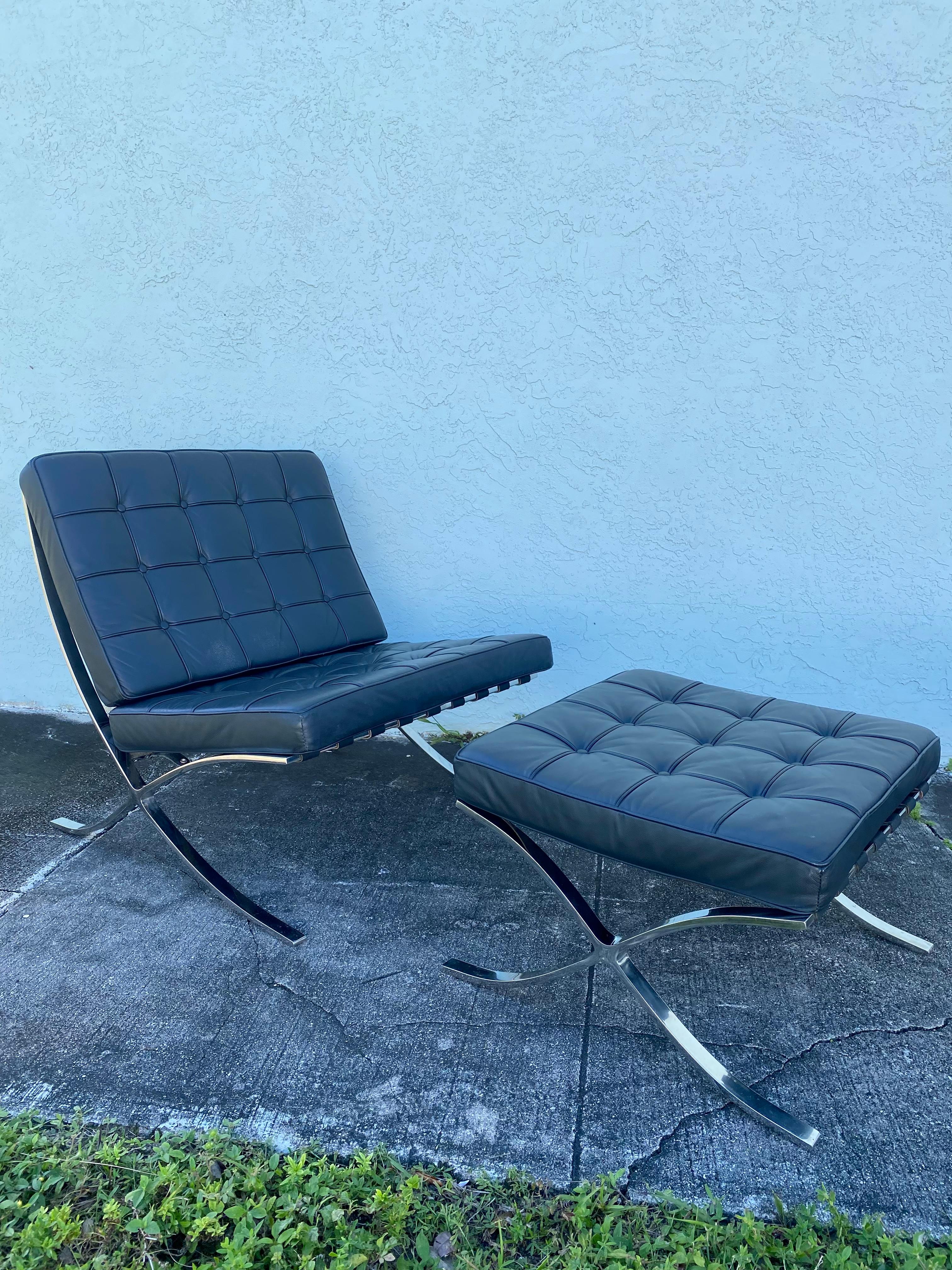 1980s Barcelona Leather Chrome Chairs Ottomans, Set of 4 1