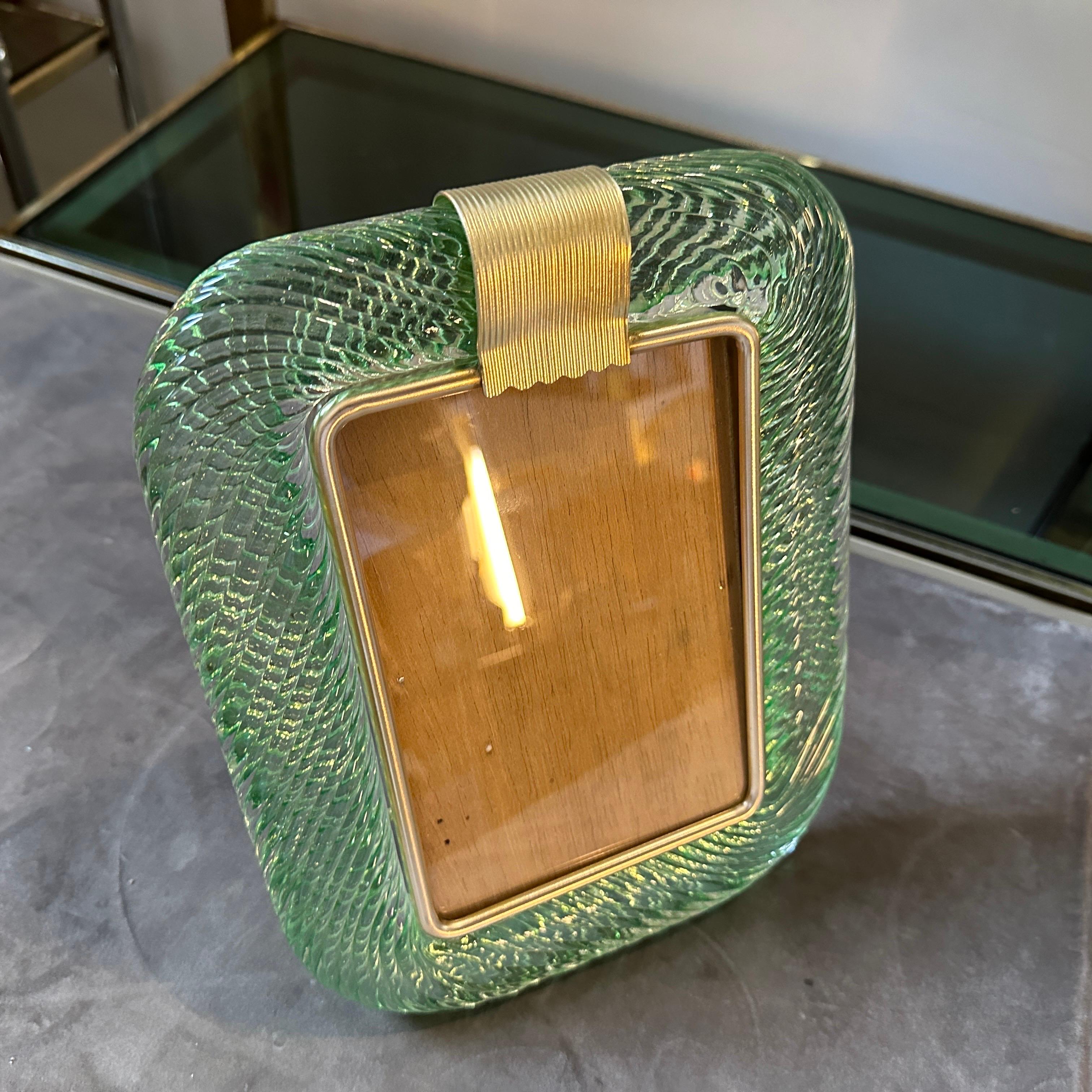 1980s Barovier style Art Deco Green Murano Glass and Brass Picture Frame In Good Condition In Aci Castello, IT