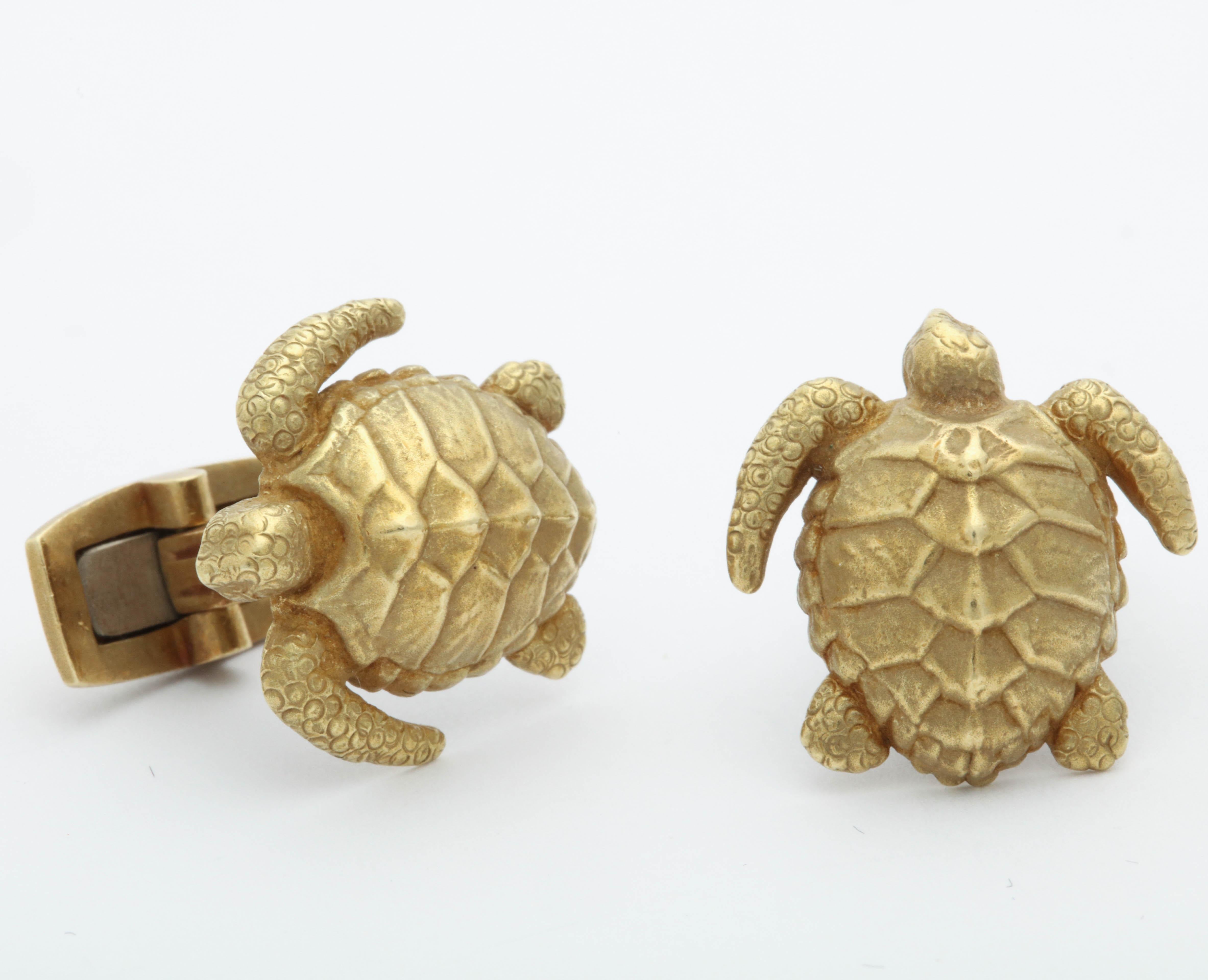 1980s Barry Kiselstein-Cord Figural Textured Green Gold Turtle Cufflinks In Good Condition In New York, NY