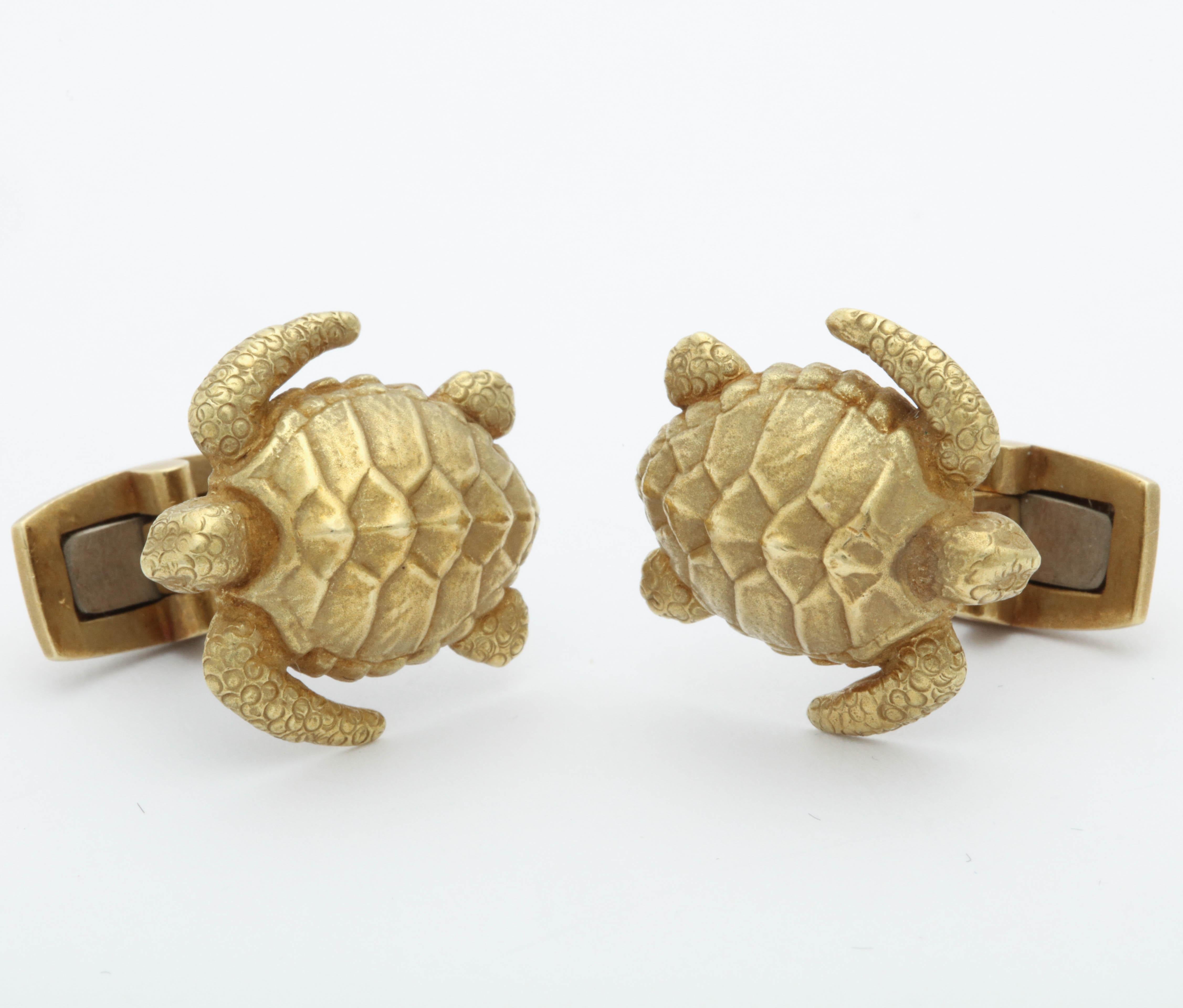 Men's 1980s Barry Kiselstein-Cord Figural Textured Green Gold Turtle Cufflinks