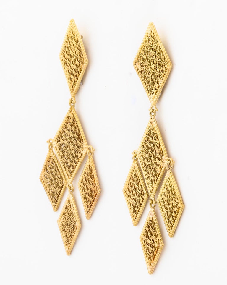 One Pair Of Ladies 18kt Gold Dangle Earrings Created With 10 Diamond Shaped Pieces With A Basket Weave Pattern Inside Diamond Shaped Gold Dangles. Diamond Shaped Dangles Are Further Bordered With A Twisted Rope Design. Created In Italy In The