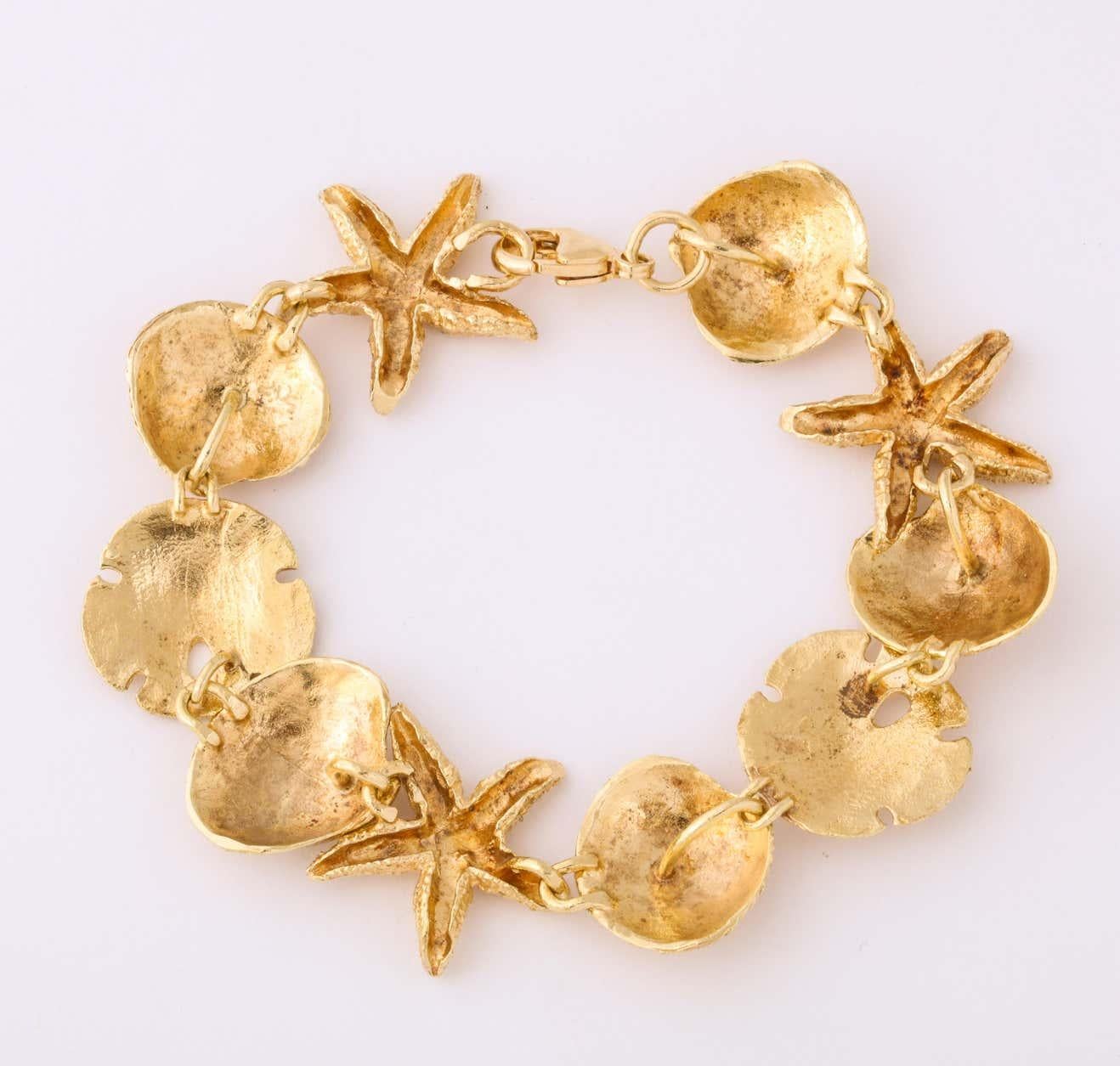 1980's Beach Motif Lily Pad, Starfish and Shell Gold Flexible Link Bracelet For Sale 4