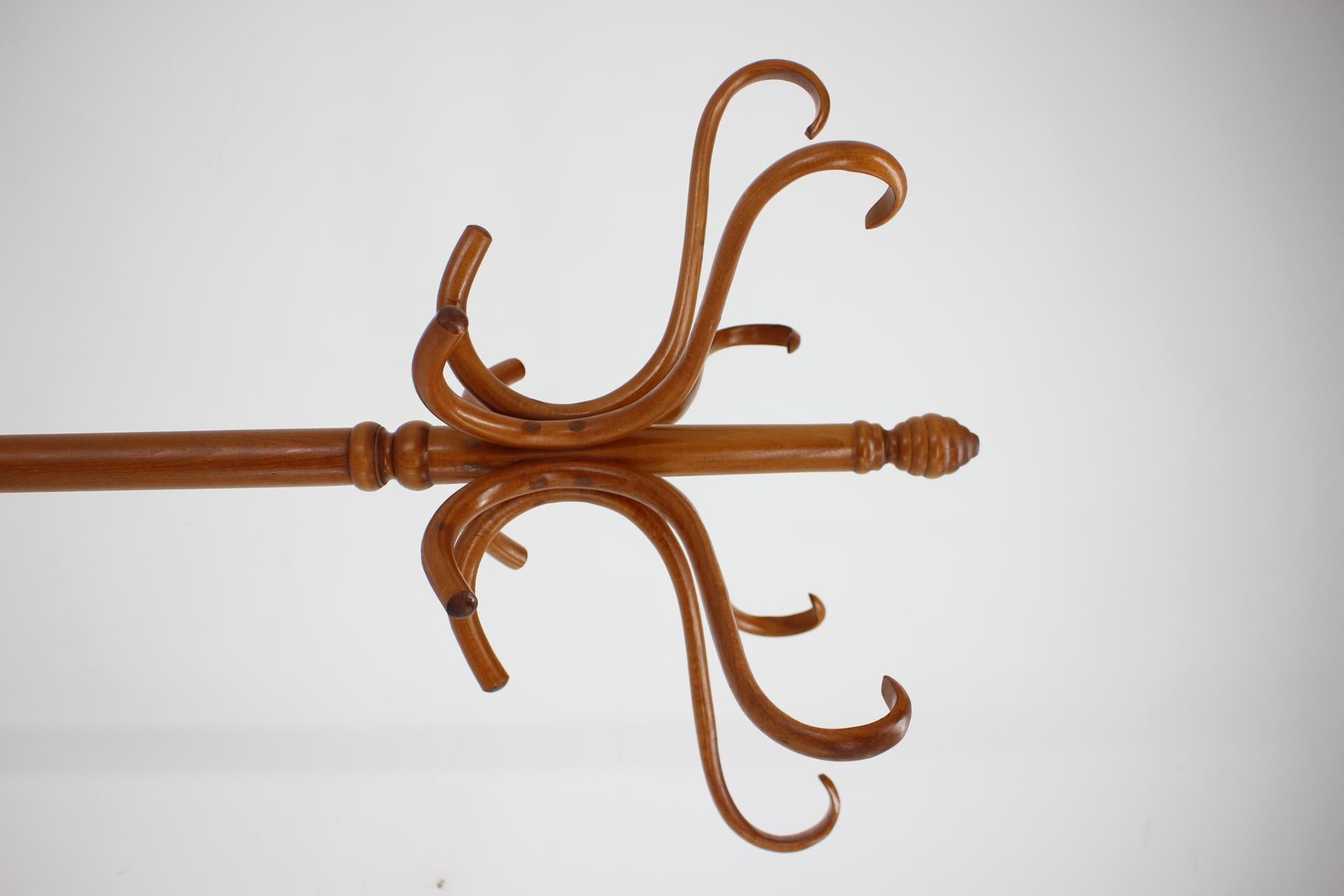 1980s Beech Coat Hanger by Ton, Czechoslovakia  In Good Condition For Sale In Praha, CZ