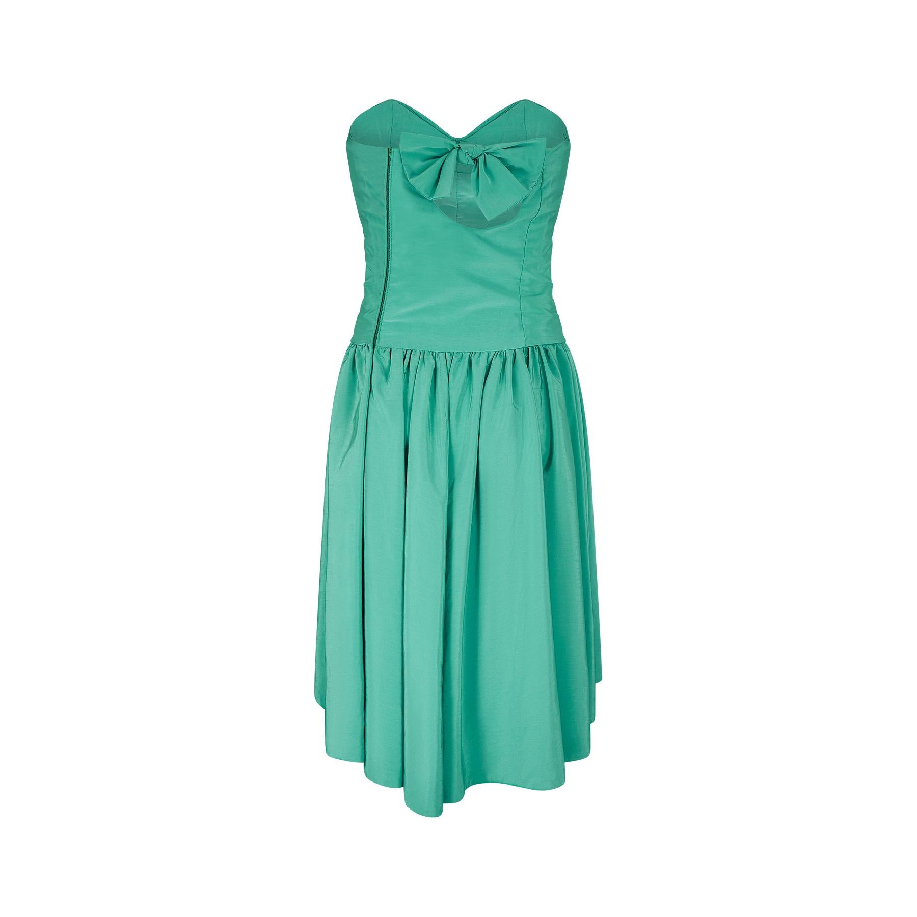 Stylish 1980s emerald green strapless dress by Bees Knees. The dress is exceptionally well made with the workmanship being at couture standards. We can only assume this was made by talented couture dressmaker, perhaps as a bespoke commission as