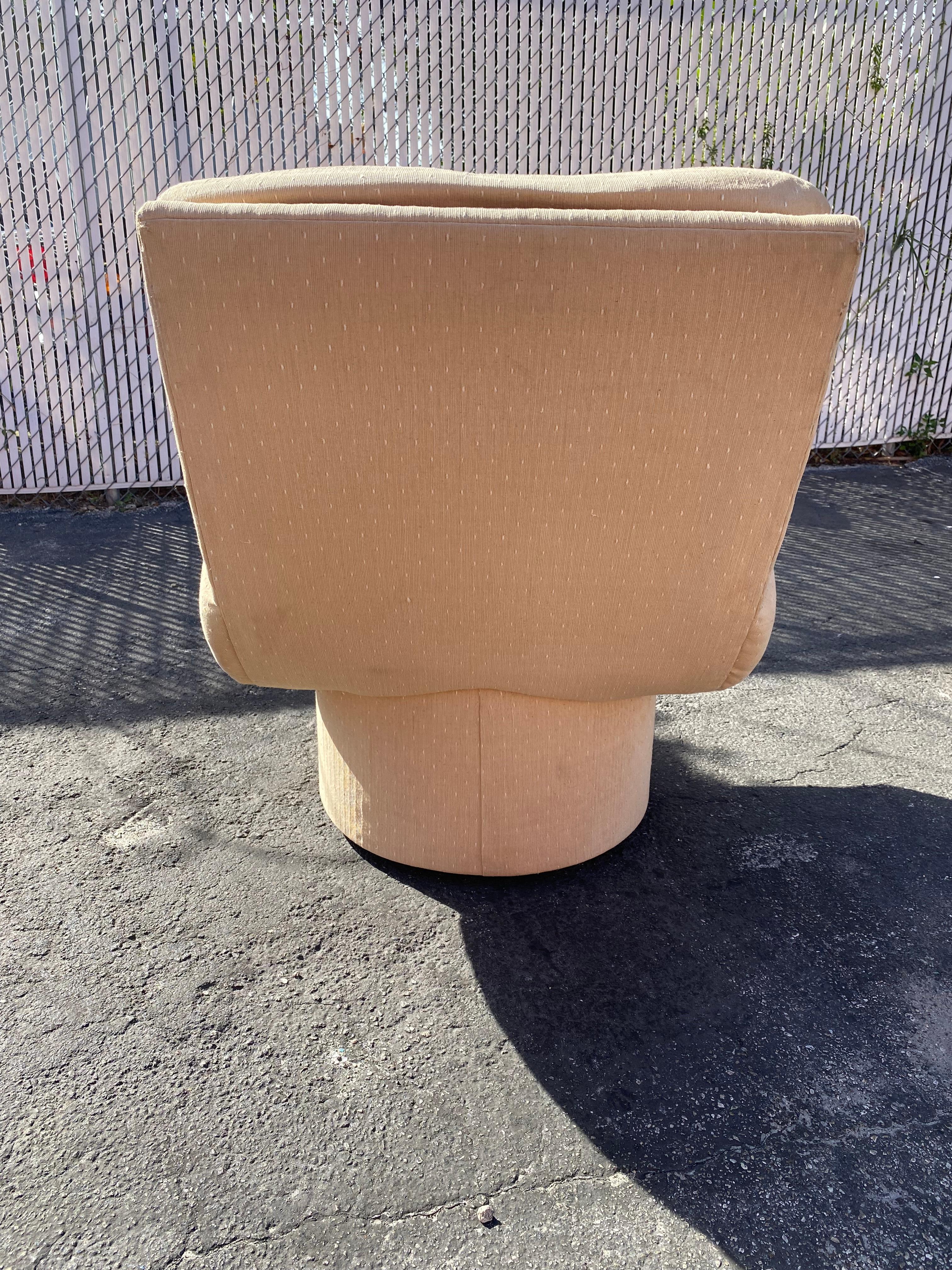 Late 20th Century 1980s Beige Plinth Base Swivel Chair  For Sale