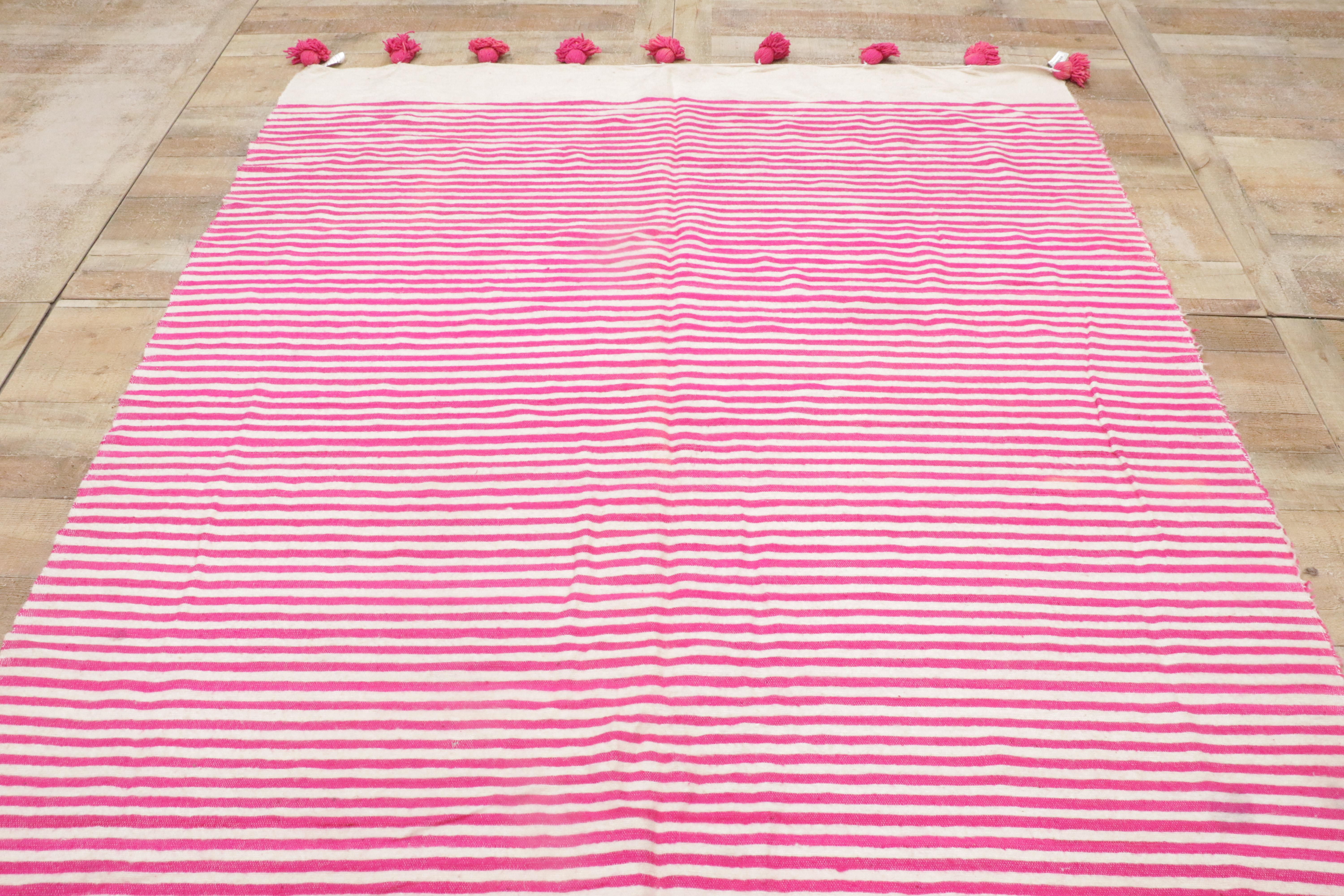 Marokkanischer Berber-Kilim-Teppich mit rosa Streifen aus den 1980er Jahren im Angebot 3