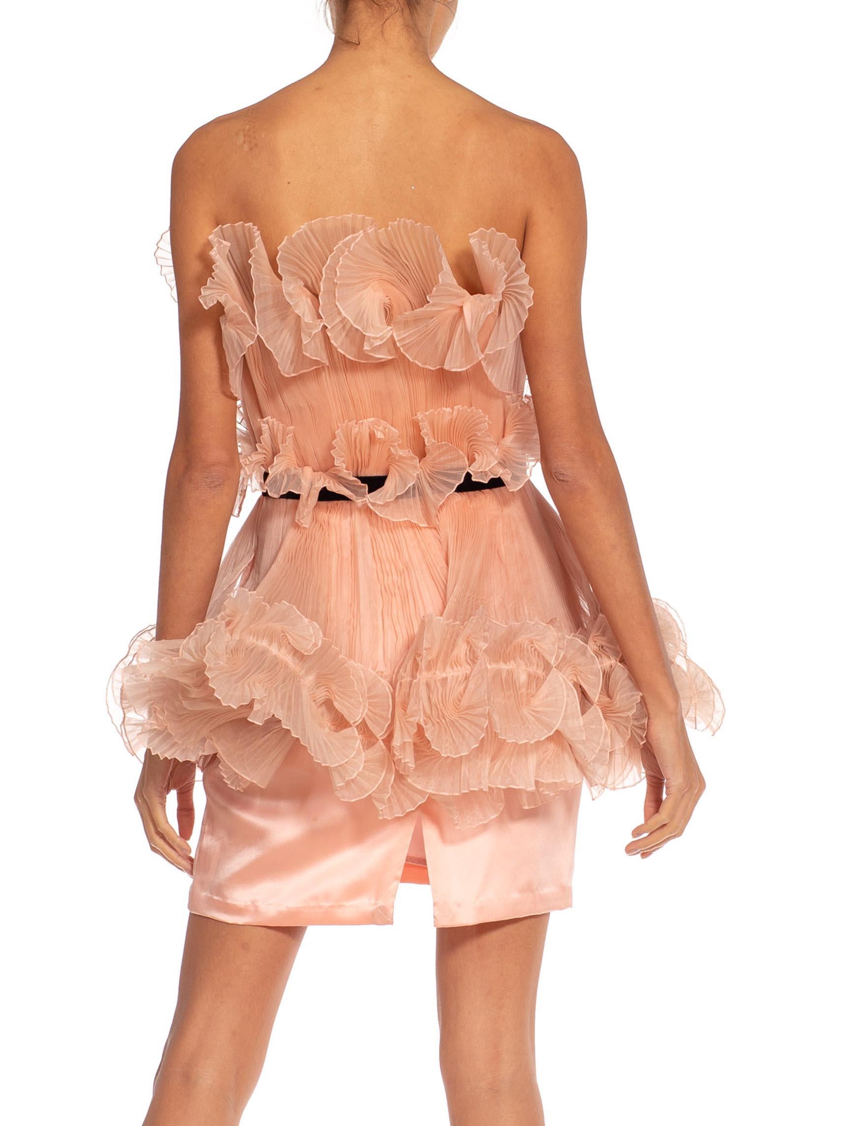 1980S BERGDORF COUTURE Blush Pink & Black Silk Pleated Strapless Cocktail Dress For Sale 3