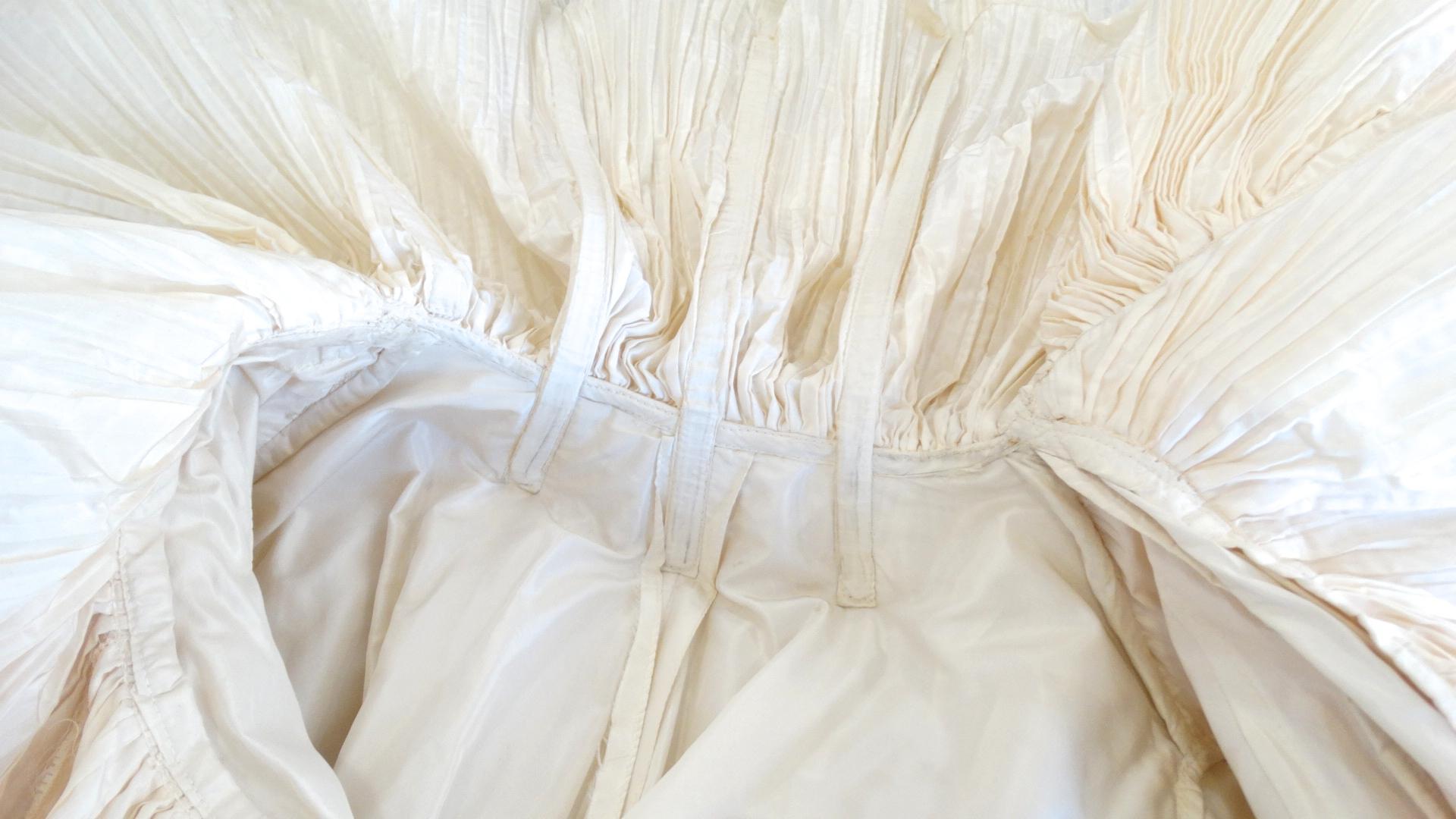 1980s Bernard Perris Couture Cream Silk Crepe Opera Coat 12