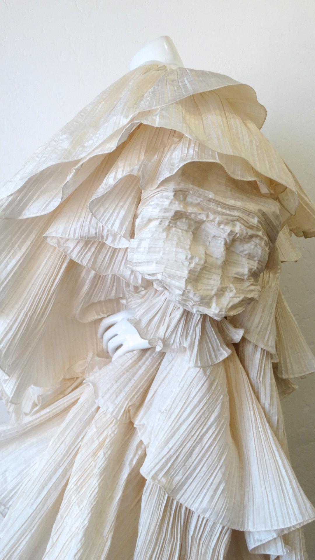 1980s Bernard Perris Couture Cream Silk Crepe Opera Coat In Good Condition In Scottsdale, AZ