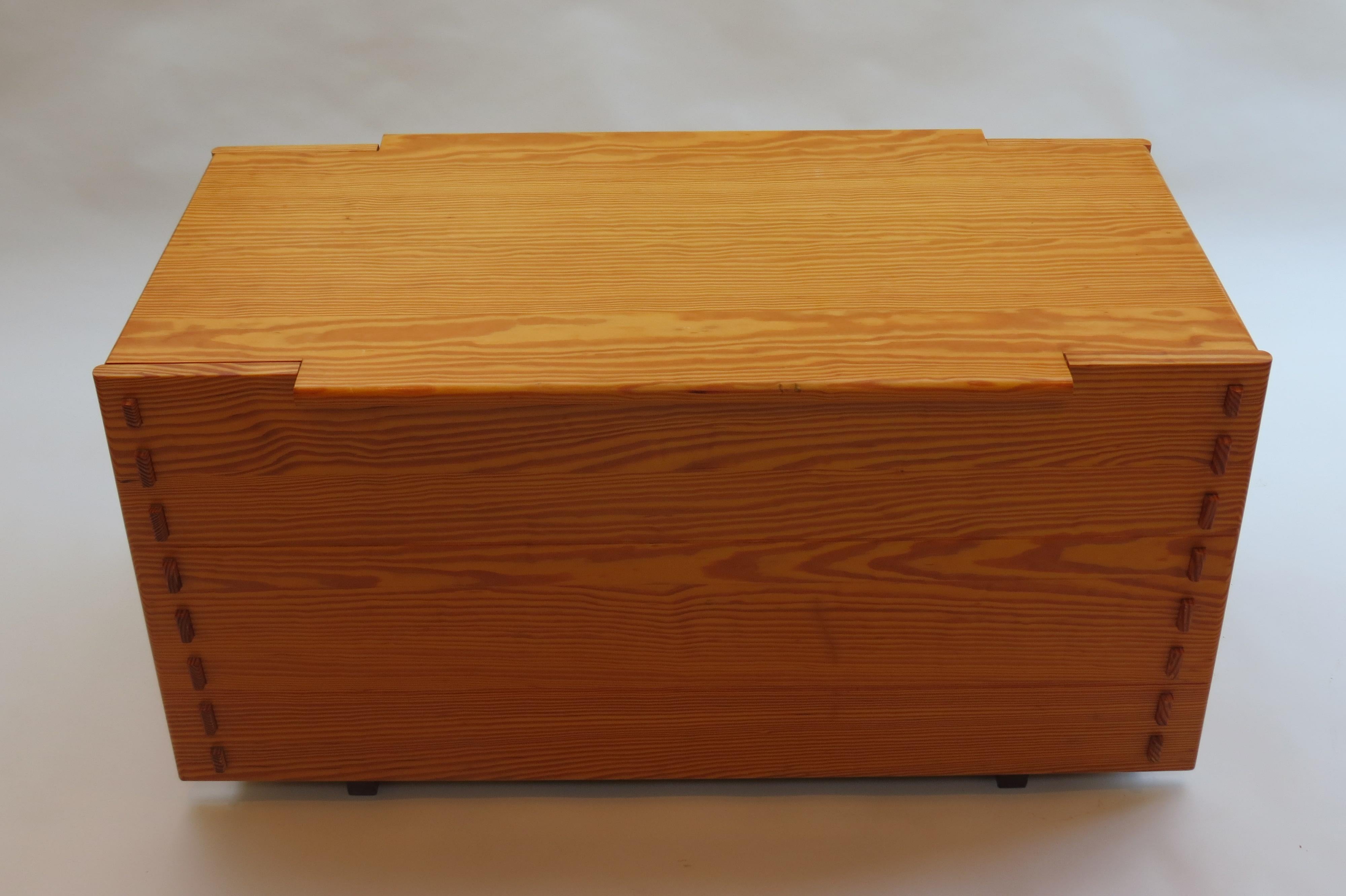 English 1980s Bespoke Made Large Pine Chest Blanket Box Ottoman Storage Chest