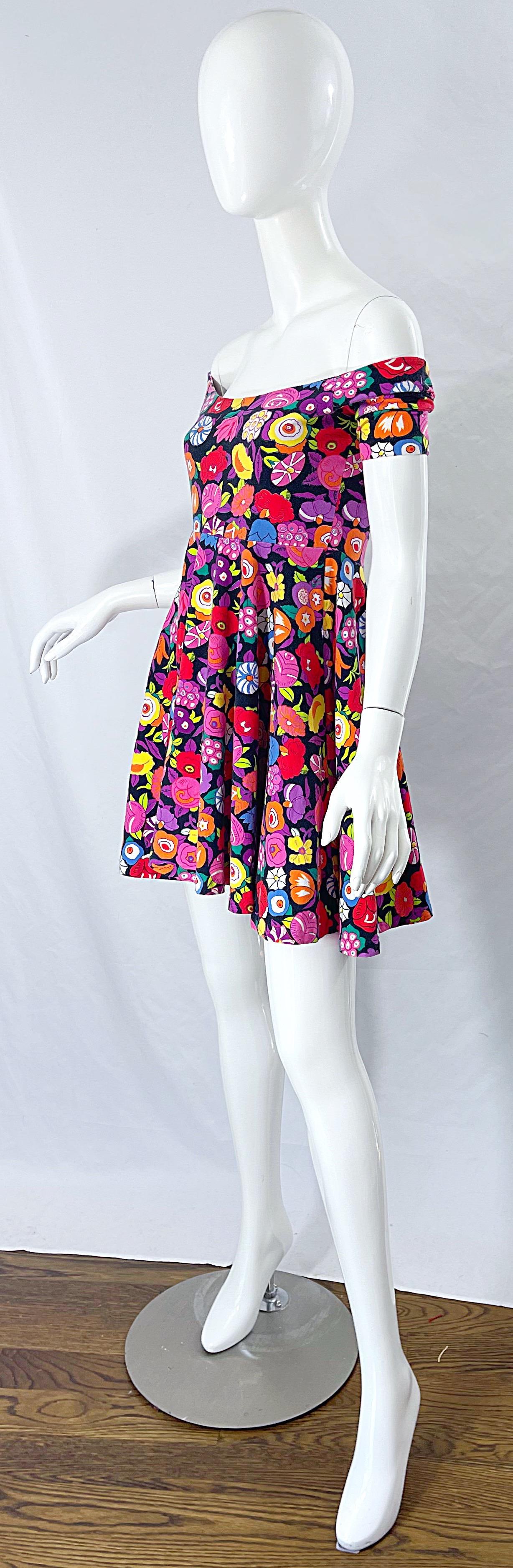1980 Betsey Johnson Punk Label Off Shoulder Bright Flower 80s Mini Dress Rare en vente 12