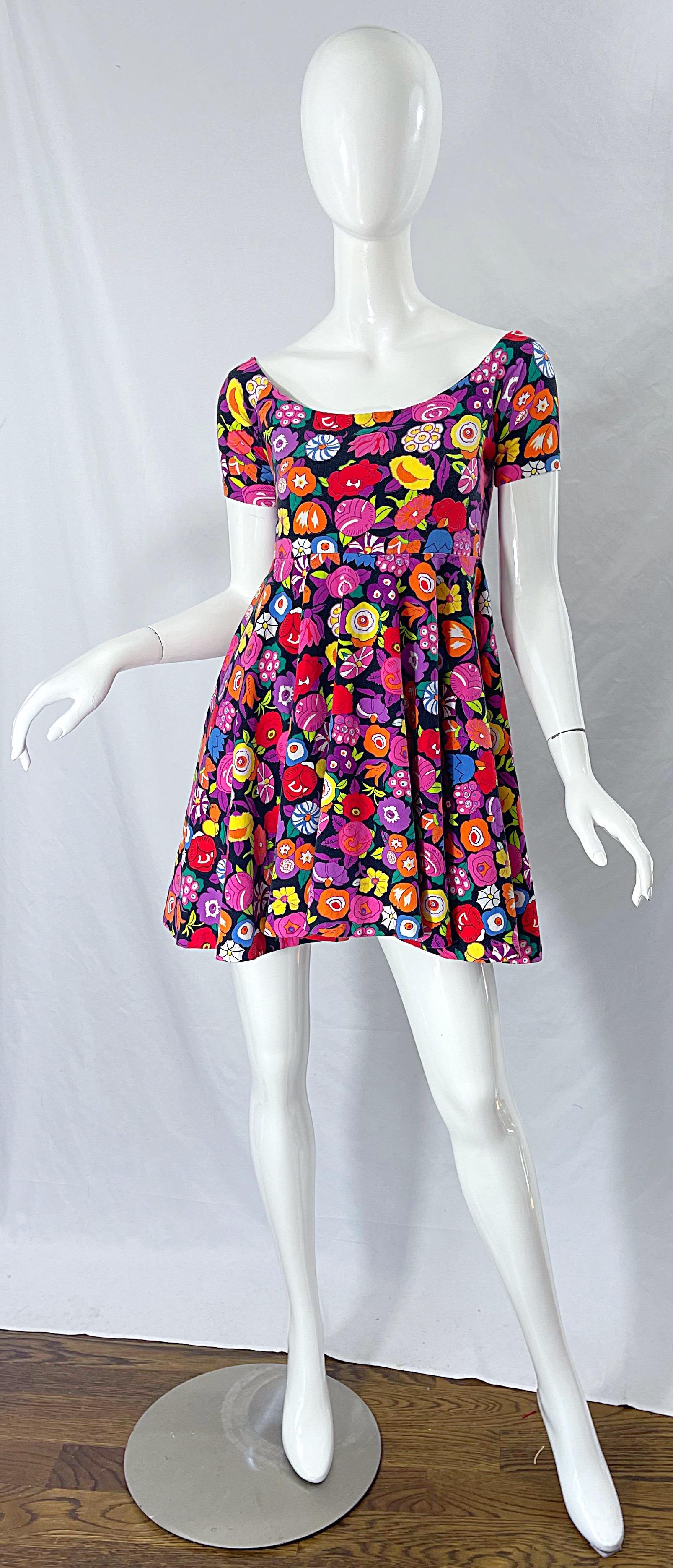 1980 Betsey Johnson Punk Label Off Shoulder Bright Flower 80s Mini Dress Rare en vente 3