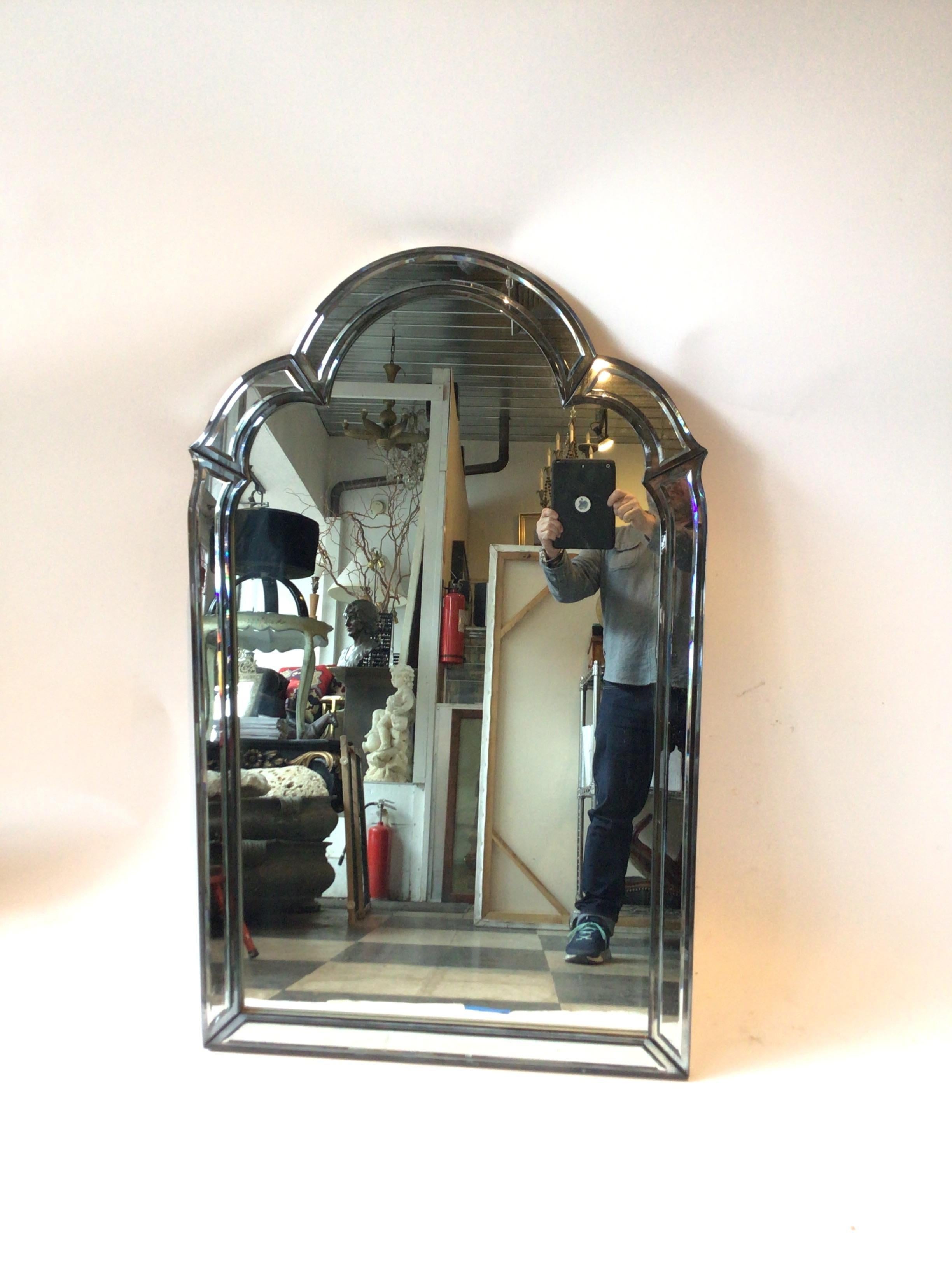 1980s Beveled Arched Mirror In Good Condition For Sale In Tarrytown, NY