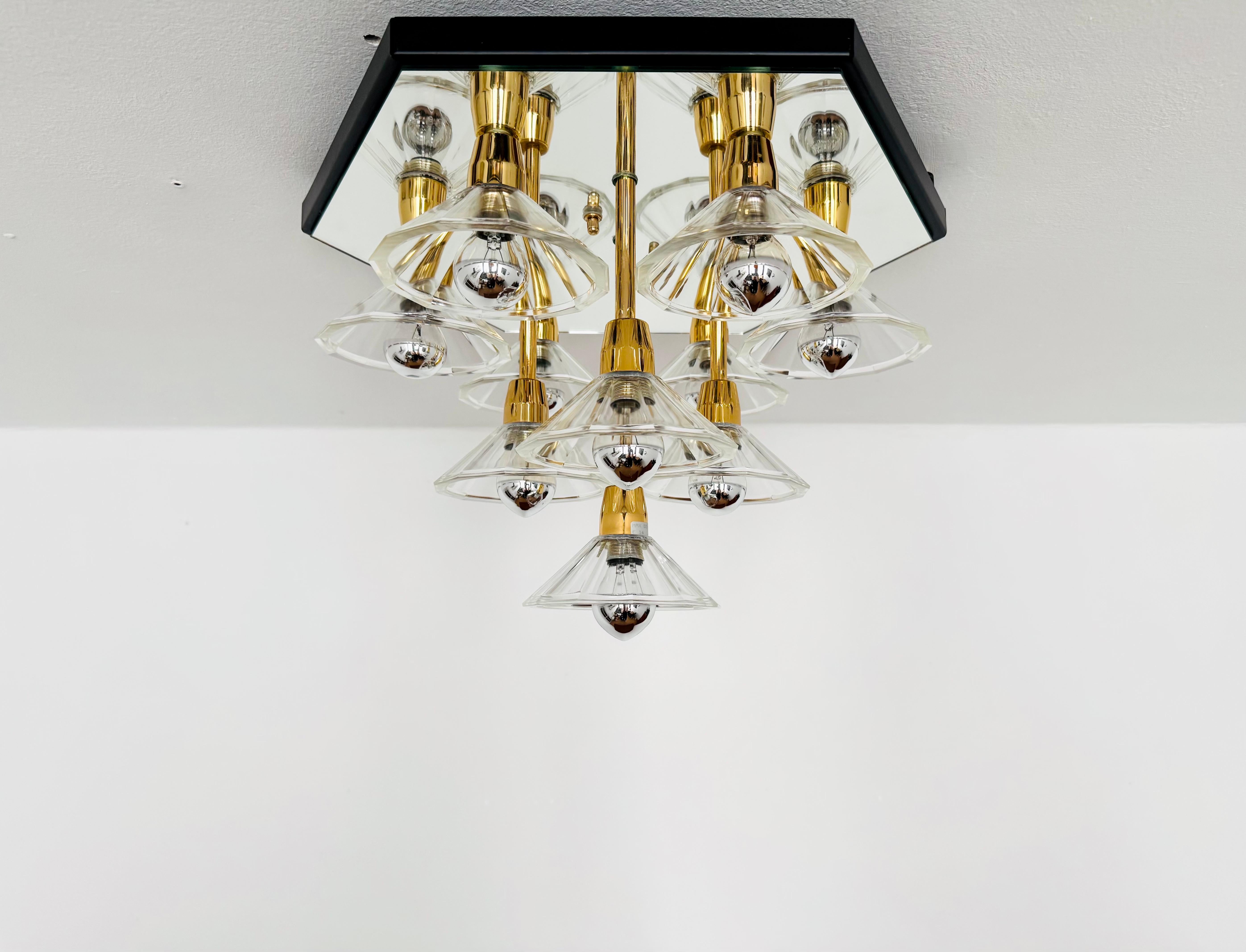 Wonderful bicolor ceiling lamp from the 1980s.
The beautifully shaped Murano glass elements create an impressive sparkling light effect.
Very high-quality workmanship and a real eye-catcher for any home.

Manufacturer: F. Fabbian

Condition:

Very