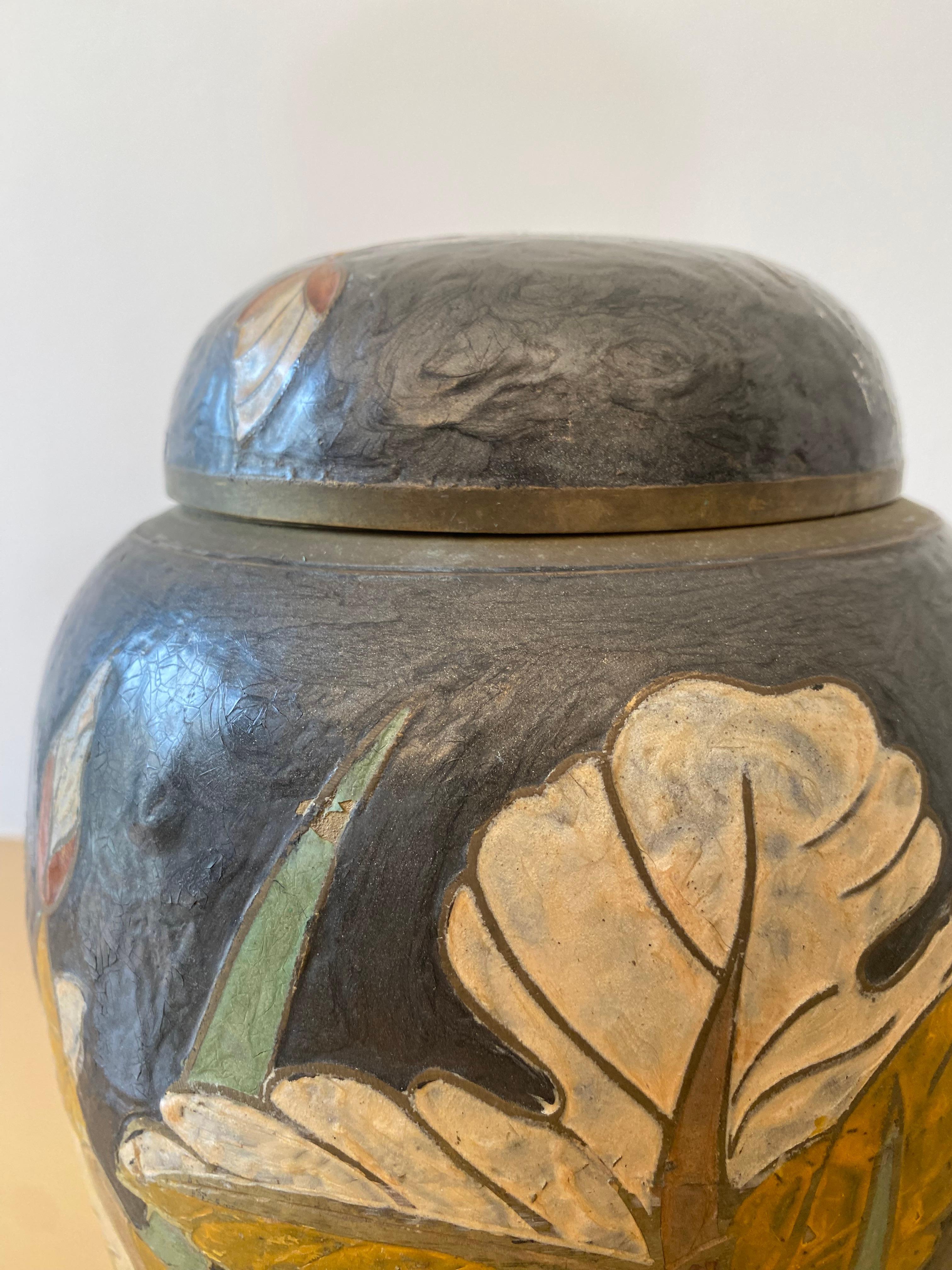 Grand vase de table exotique 2 des années 1980 en laiton cloisonné émaillé Chinoiserie Ginger Jar en vente 3