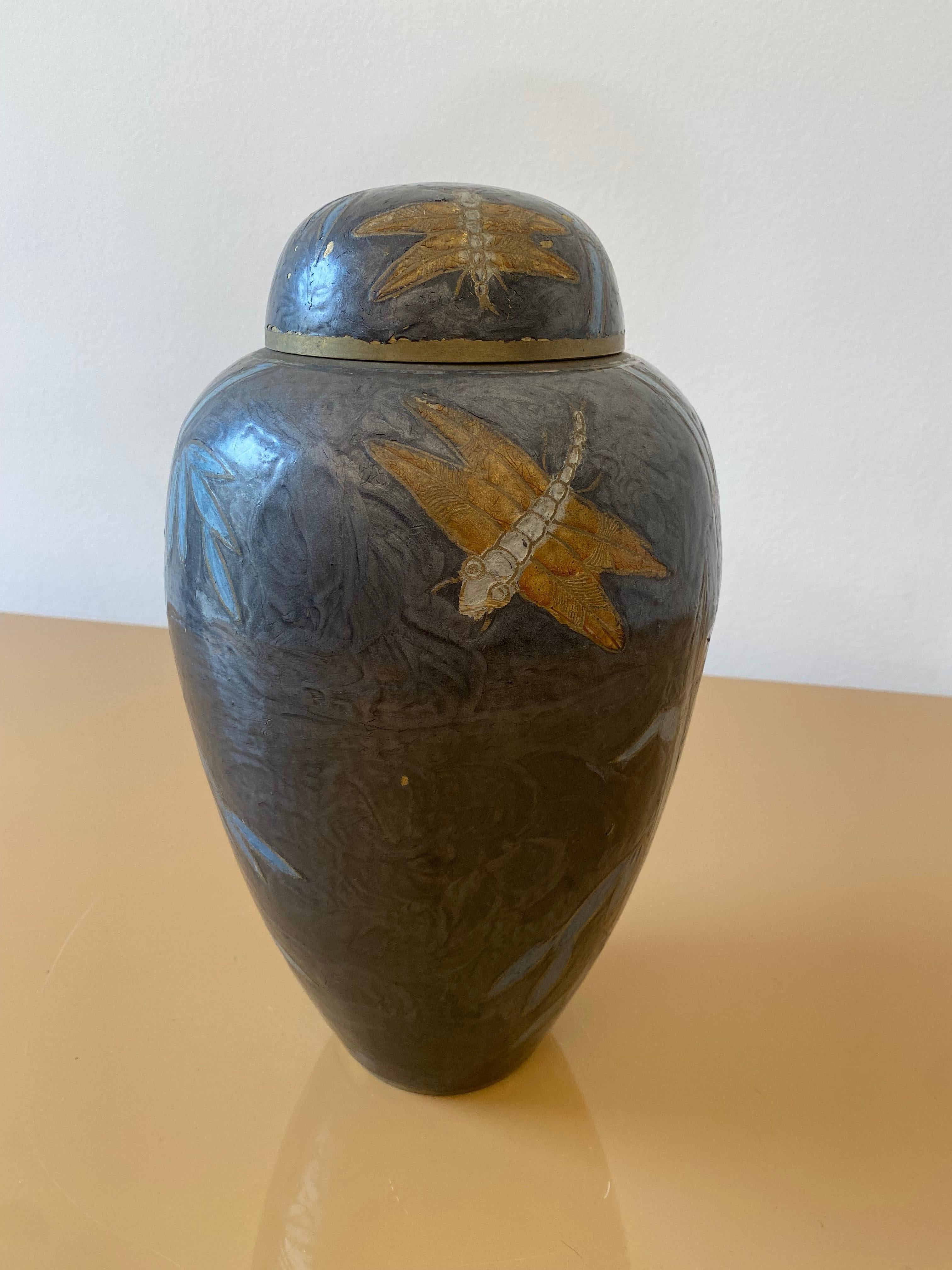 Grande vaso da tavolo in ottone Cloisonne smaltato Chinoiserie del 1980 Vaso da tavolo esotico #3 in vendita 3