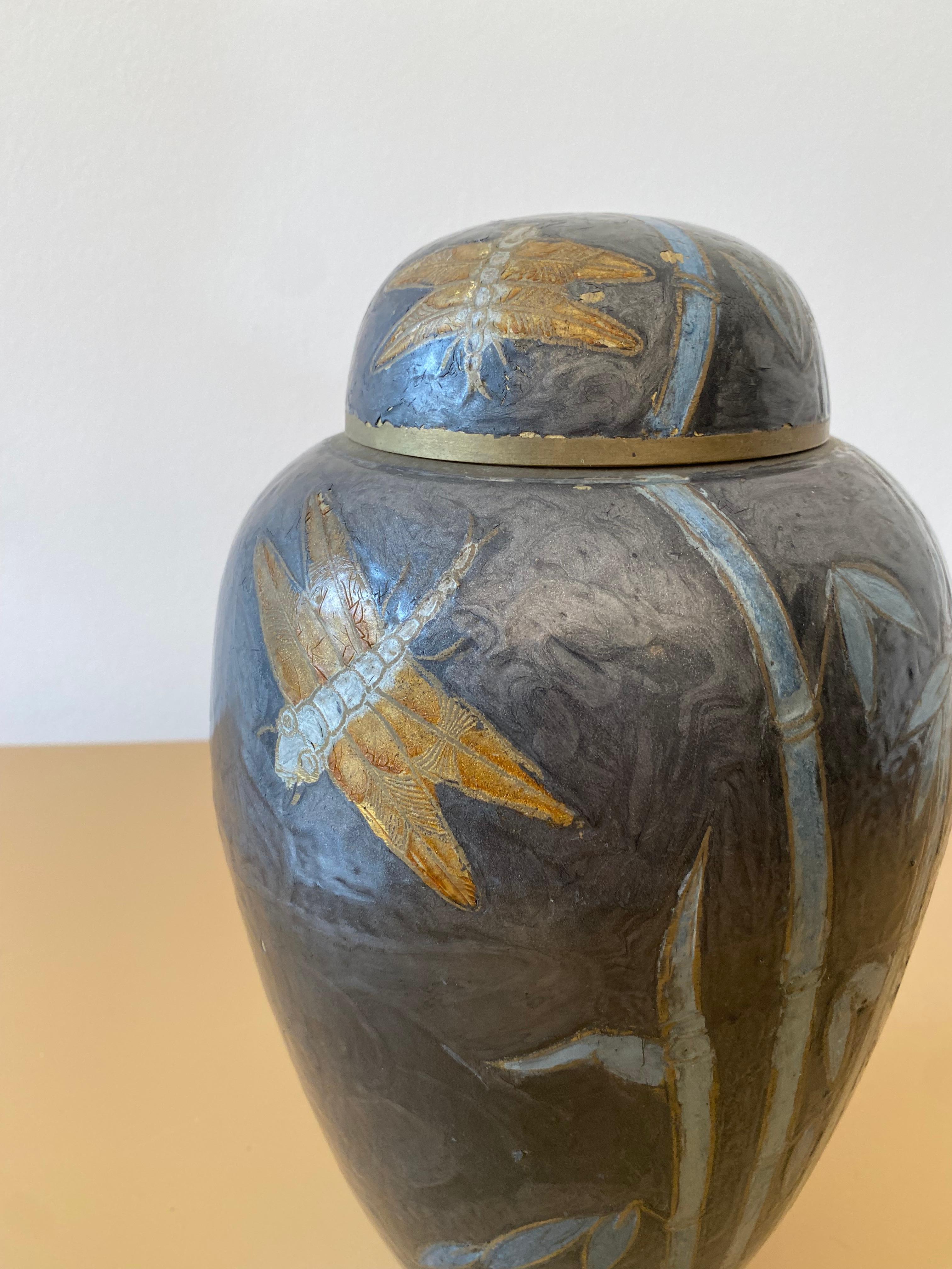 Cinese Grande vaso da tavolo in ottone Cloisonne smaltato Chinoiserie del 1980 Vaso da tavolo esotico #3 in vendita