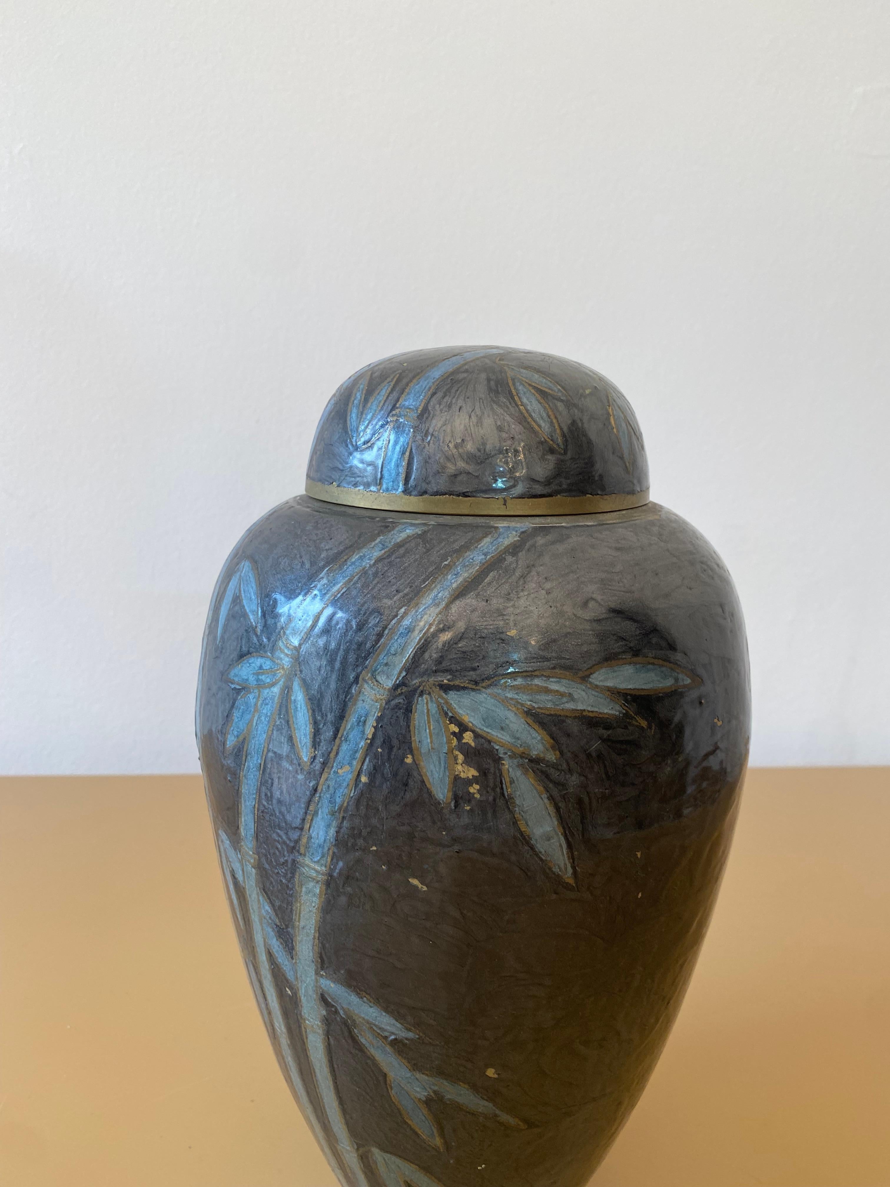 Fine XX secolo Grande vaso da tavolo in ottone Cloisonne smaltato Chinoiserie del 1980 Vaso da tavolo esotico #3 in vendita