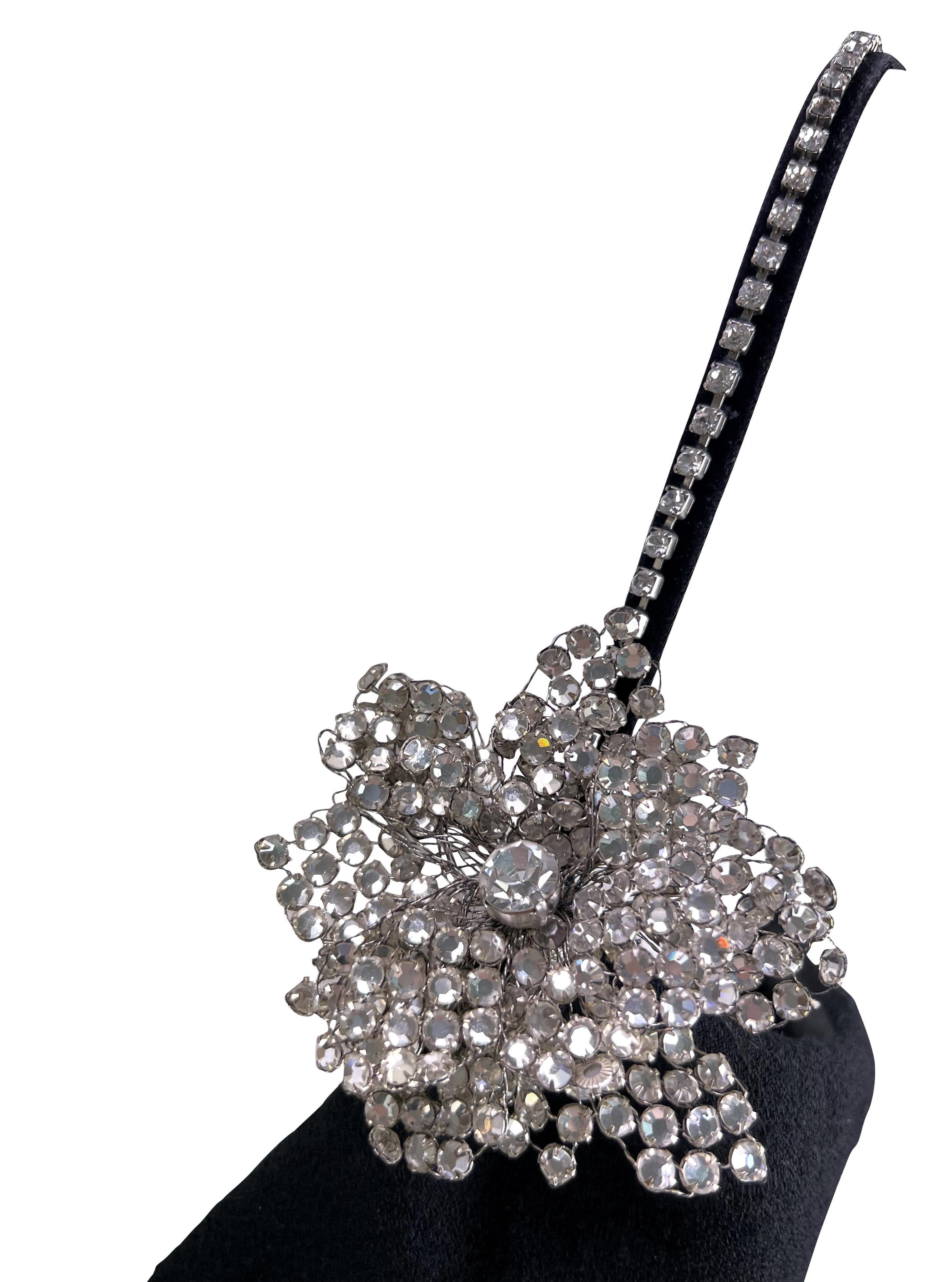 Noir Bill Blass - Robe midi évasée en laine noire à fleurs et strass des années 1980 en vente