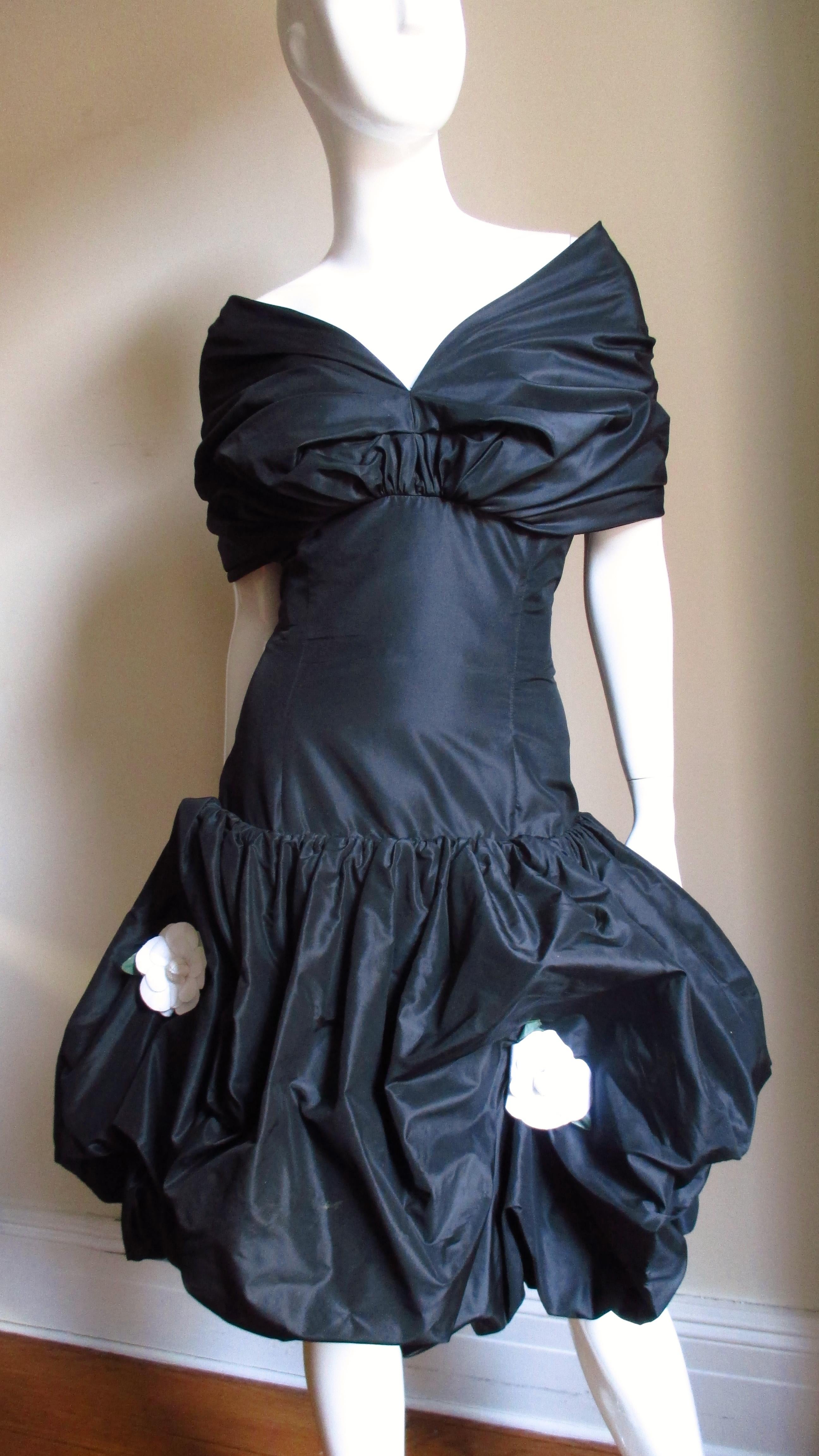 Bill Blass Flower Applique Silk Dress 1980s In Good Condition In Water Mill, NY