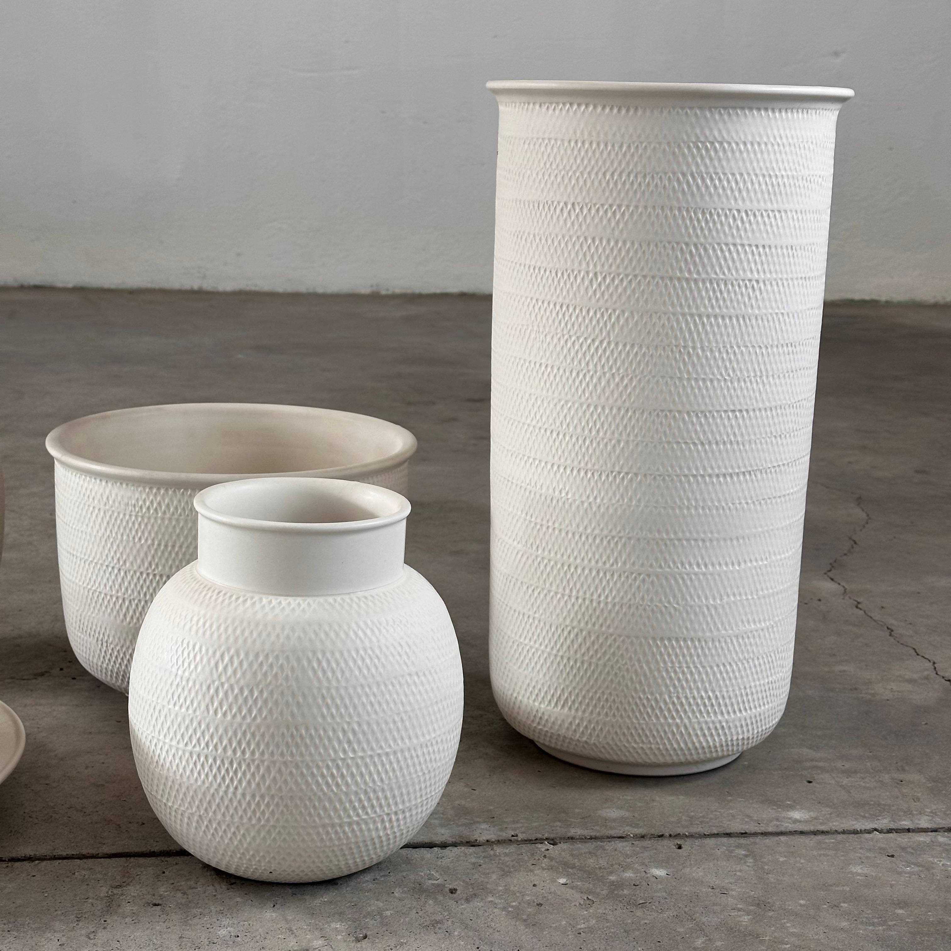1980er Bitossi Weißes Keramik-Set mit schöner Textur, tadelloser Zustand (Ende des 20. Jahrhunderts) im Angebot