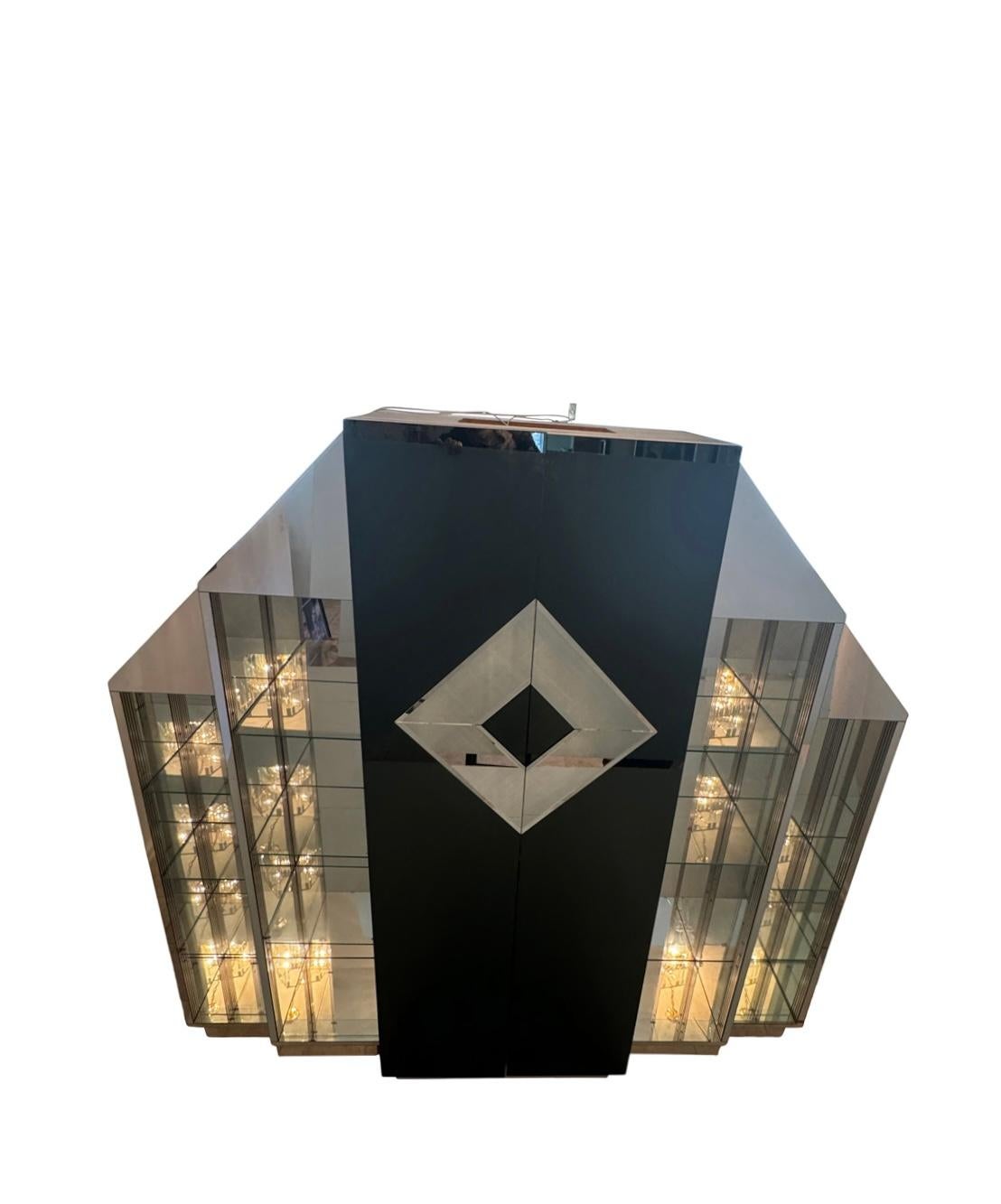 Estantería iluminada de cristal negro y espejo para bar seco de los años 80 finales del siglo XX en venta