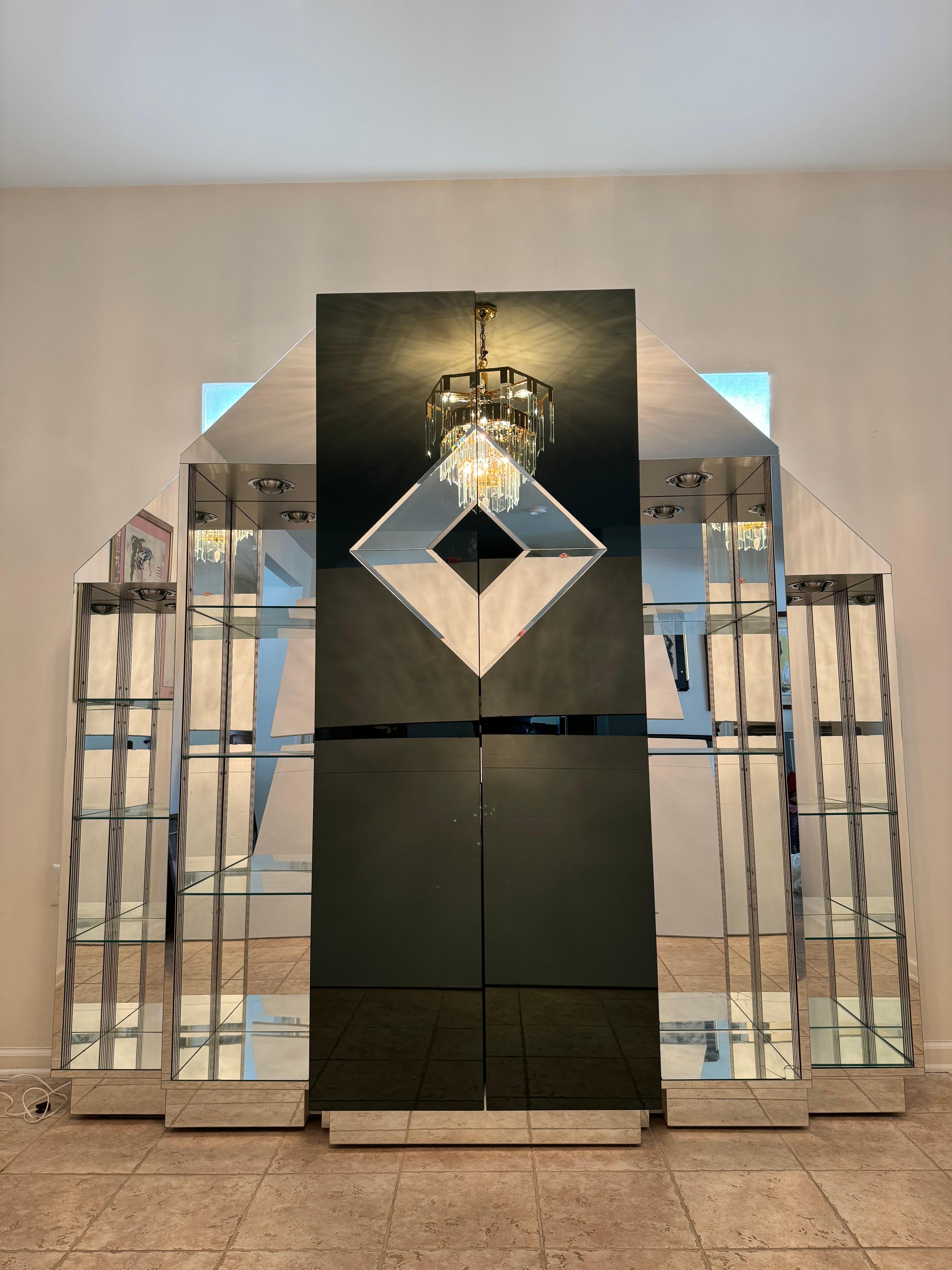 Estantería iluminada de cristal negro y espejo para bar seco de los años 80 en venta 3