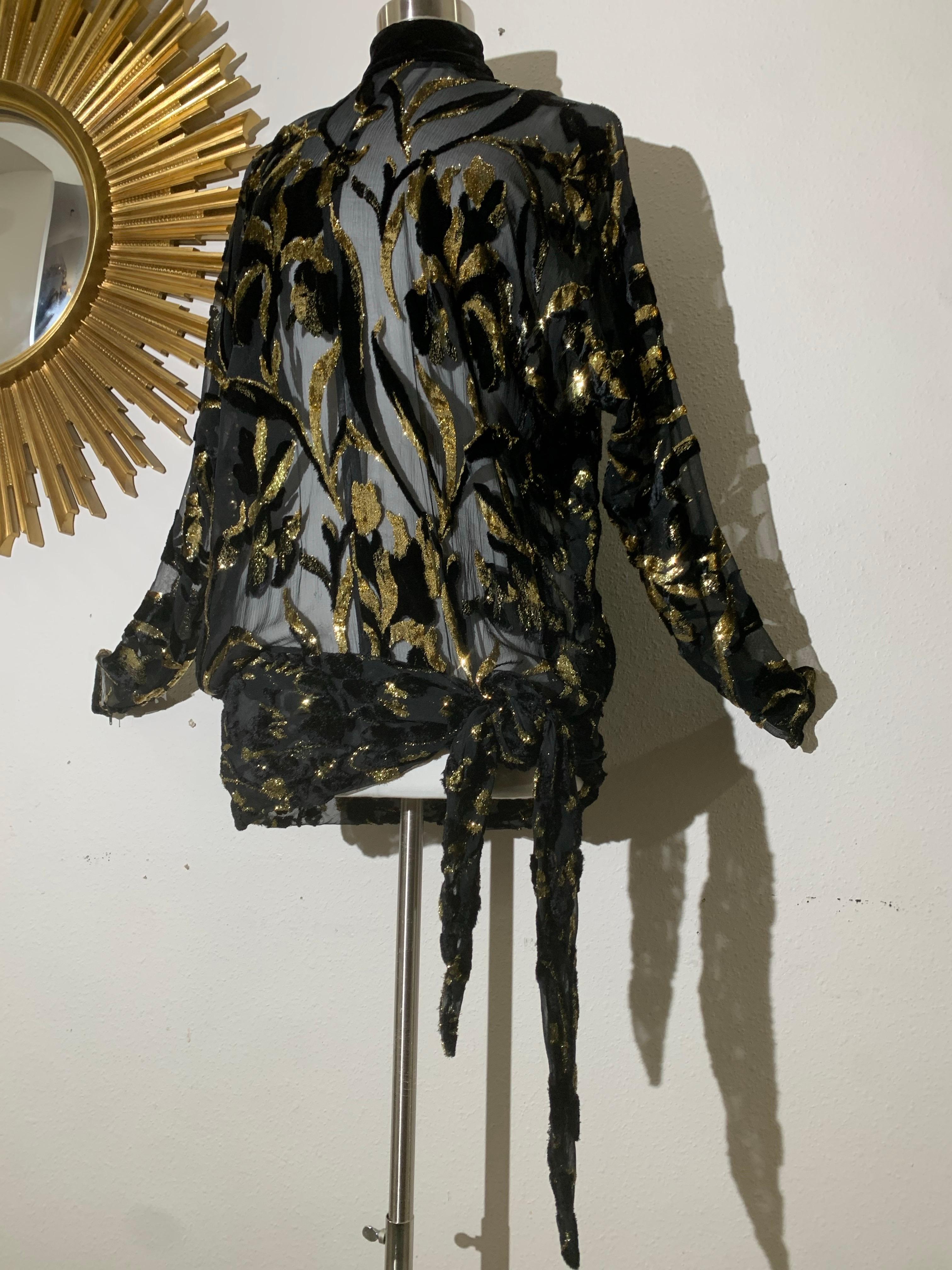 Top in velluto Devore in lurex nero e oro degli anni '80 con maniche lunghe e fusciacca legata ai fianchi in vendita 1