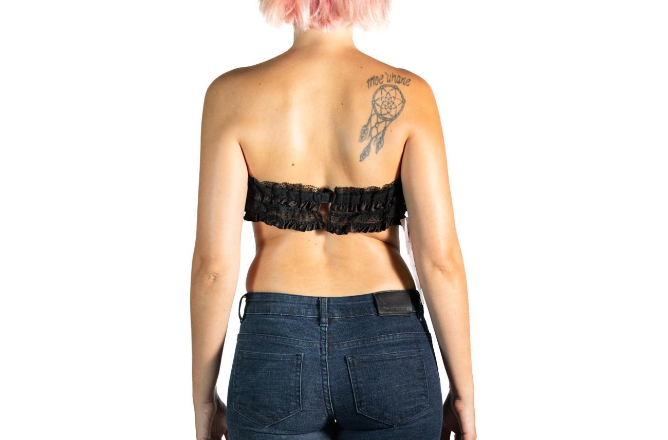 1980S Black Lace Ruffled Strapless Bra Top In Excellent Condition For Sale In New York, NY