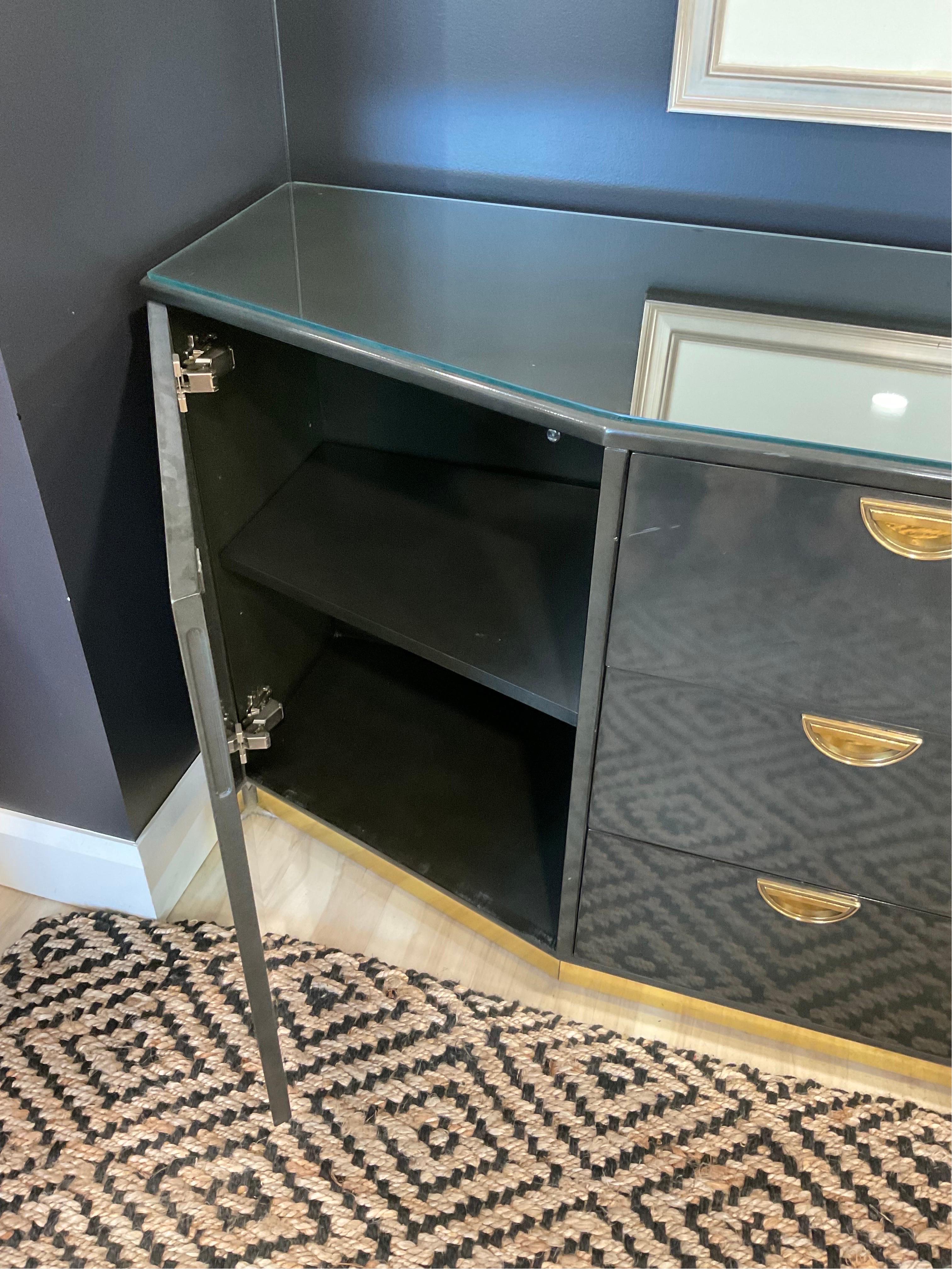 Credenza de laca negra de los años 80 de John Widdicomb Estadounidense en venta