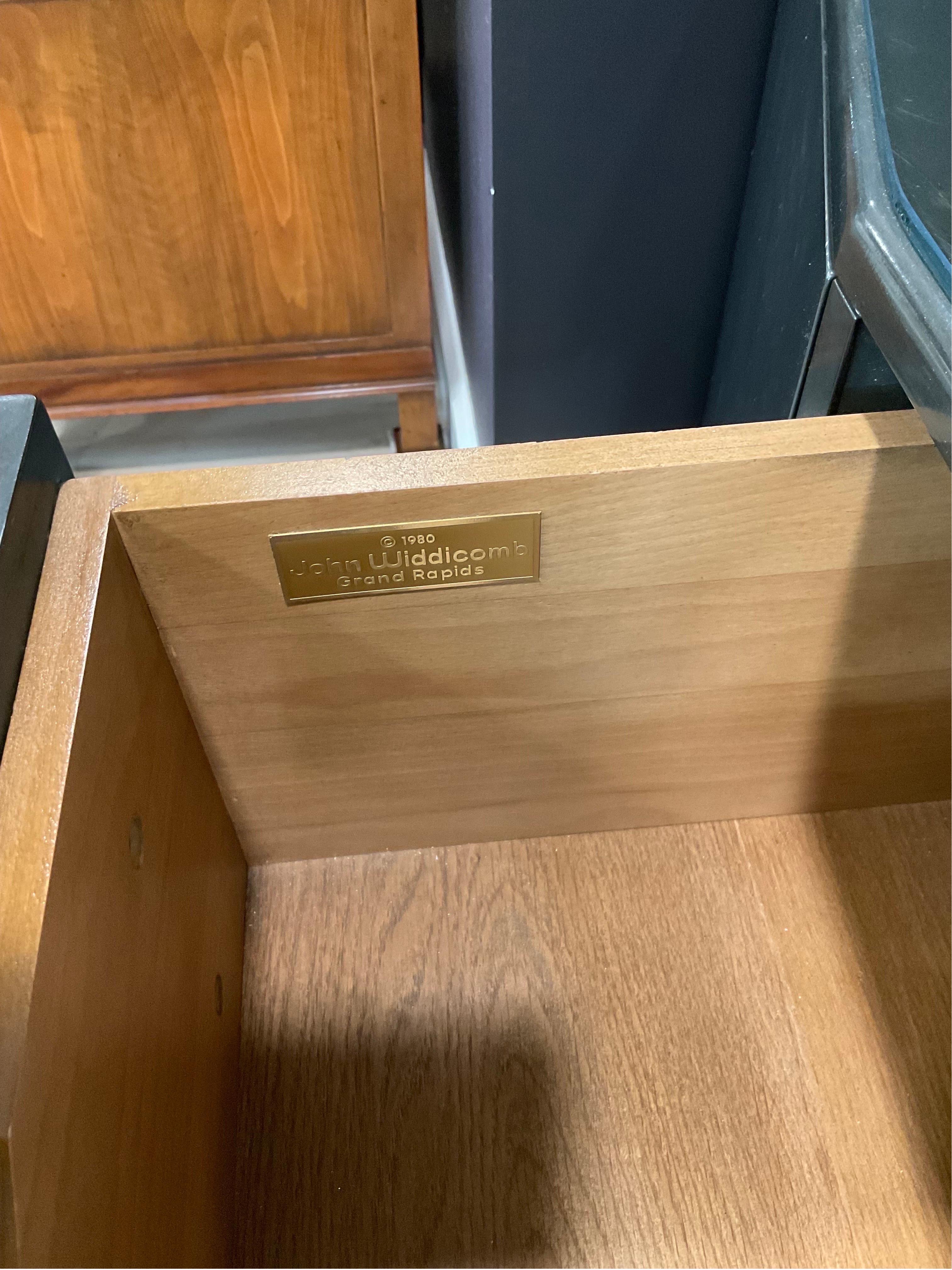 Credenza de laca negra de los años 80 de John Widdicomb Laca en venta