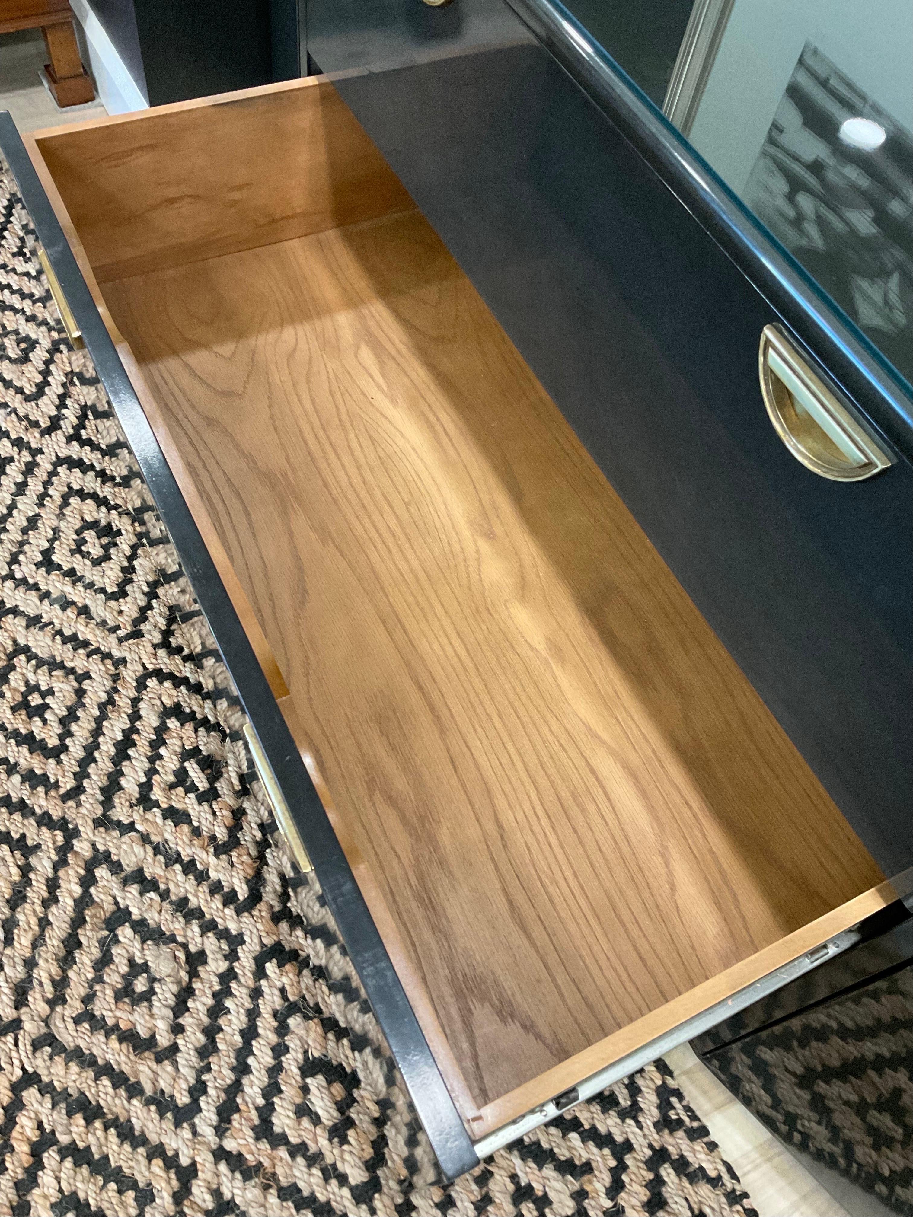 Credenza de laca negra de los años 80 de John Widdicomb en venta 2