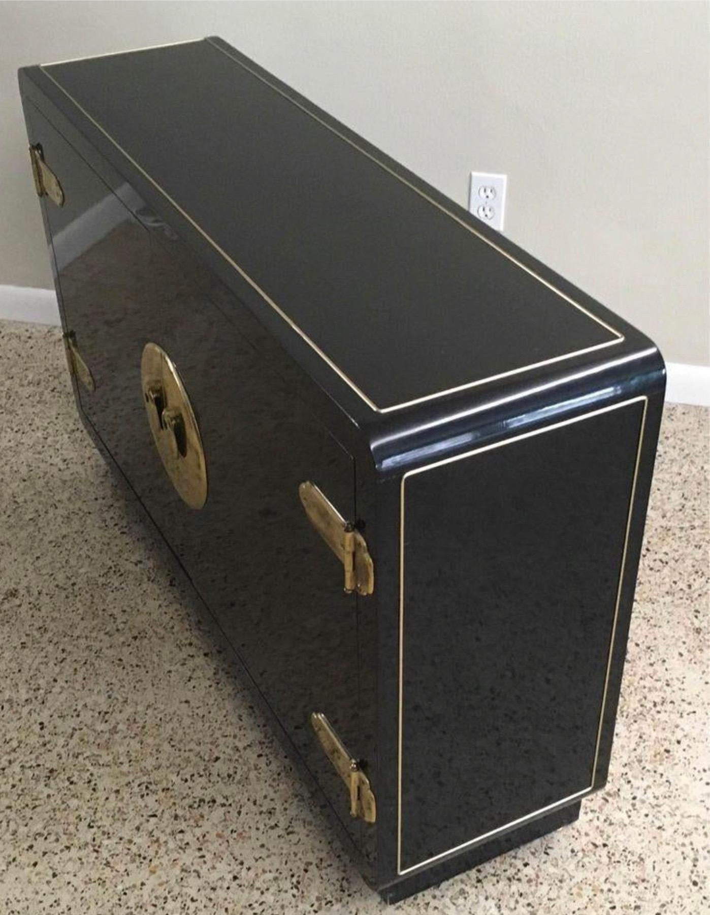1980s Black Lacquer Mastercraft Cabinet/Credenza In Good Condition For Sale In Hartville, OH