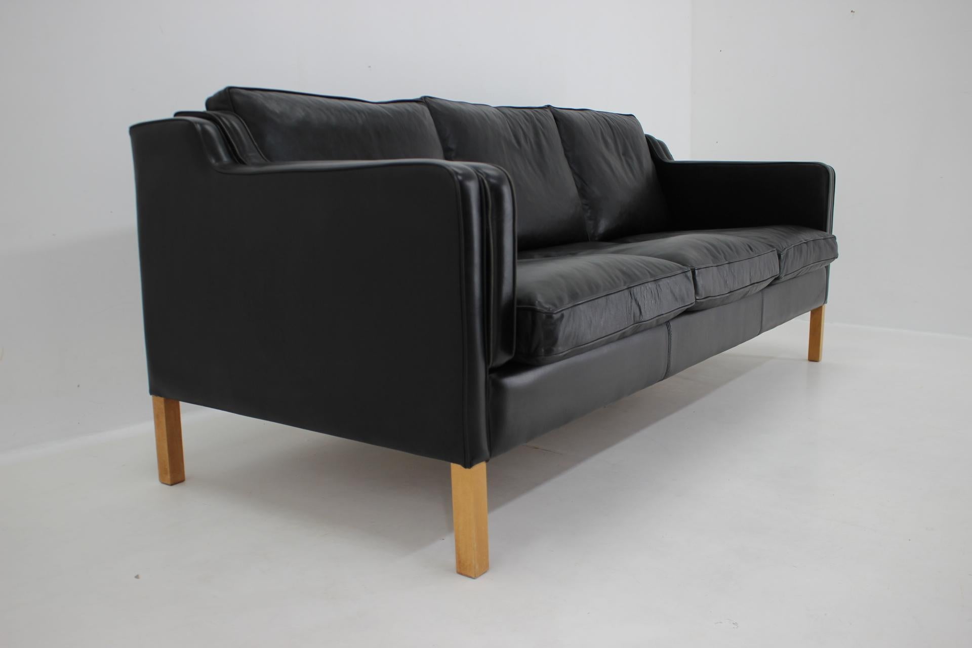 1980s Black Leather 3-Seater Sofa by Stouby, Denmark  In Good Condition In Praha, CZ